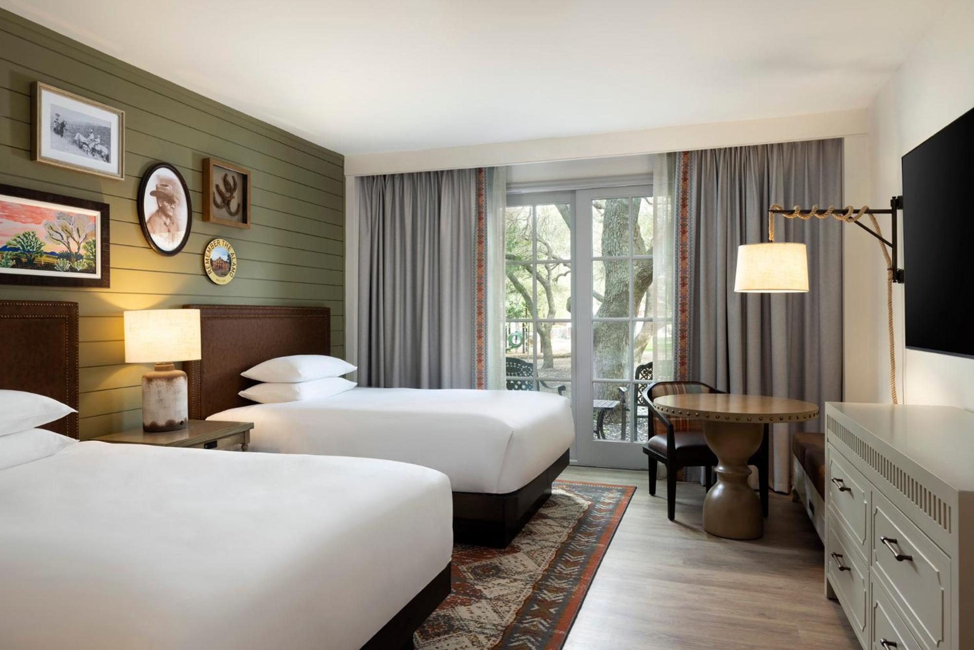 Double Room with Two Double Beds and Patio - Preferred - Photo 2