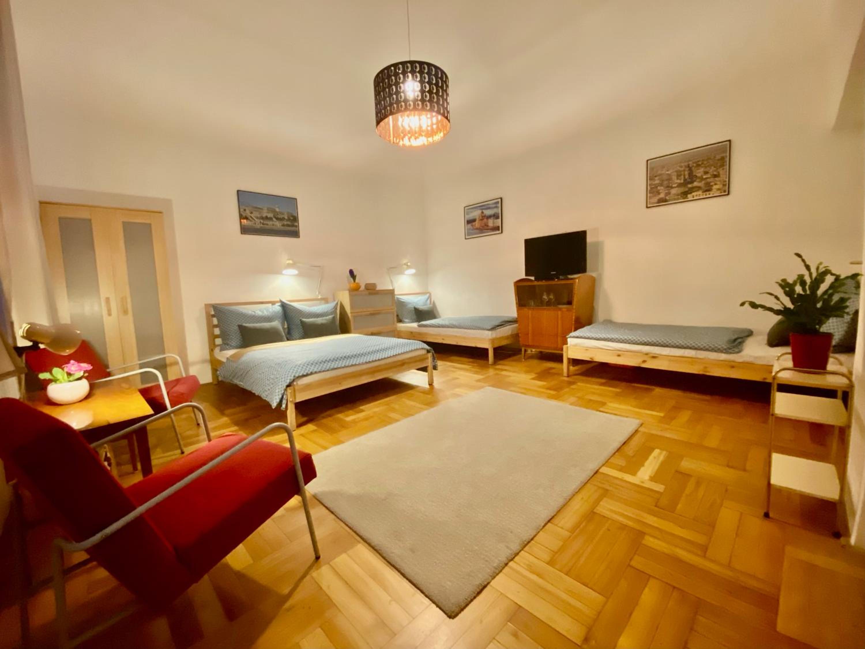 One-Bedroom Apartment - Photo 3