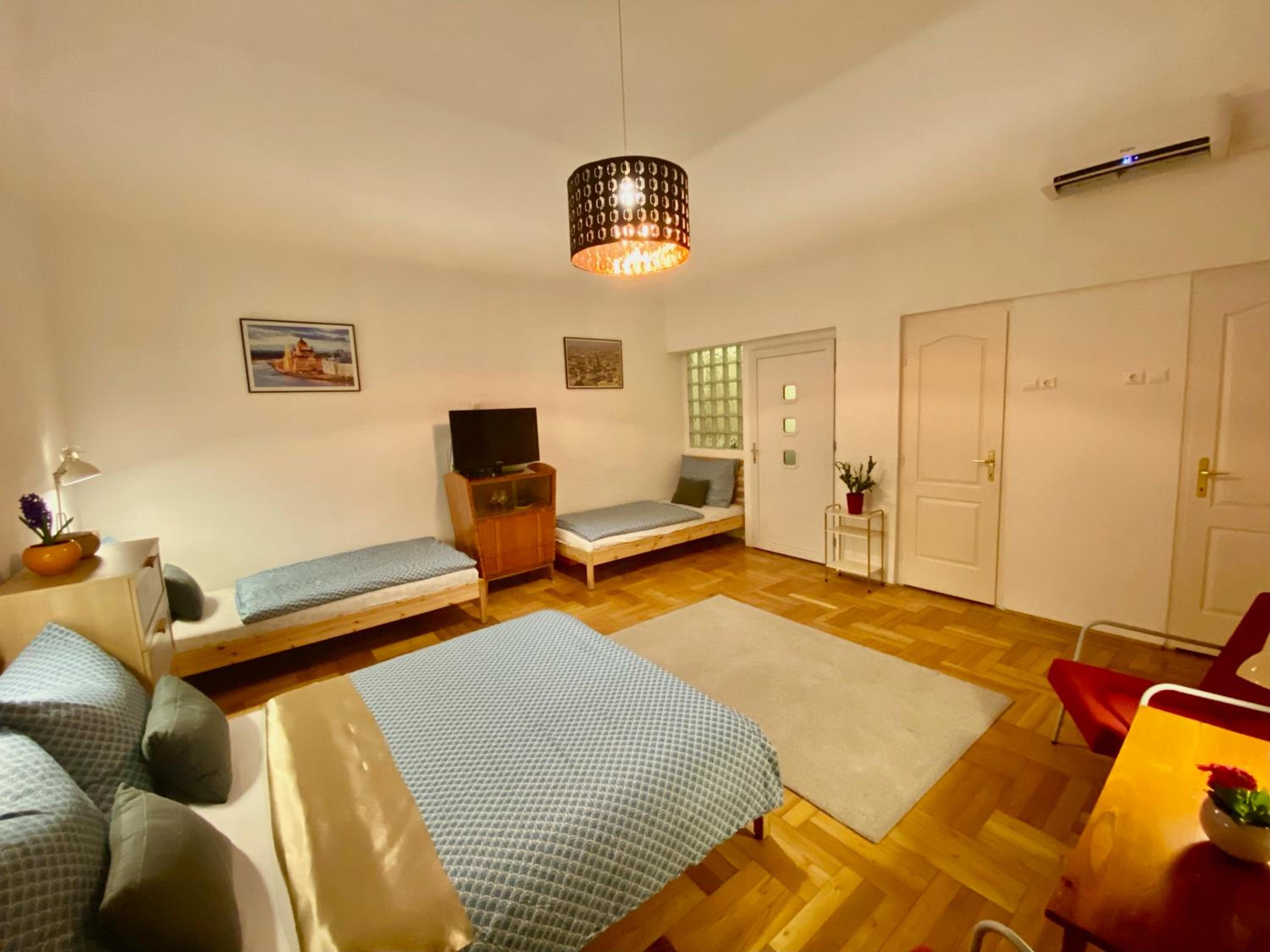 One-Bedroom Apartment - Photo 5
