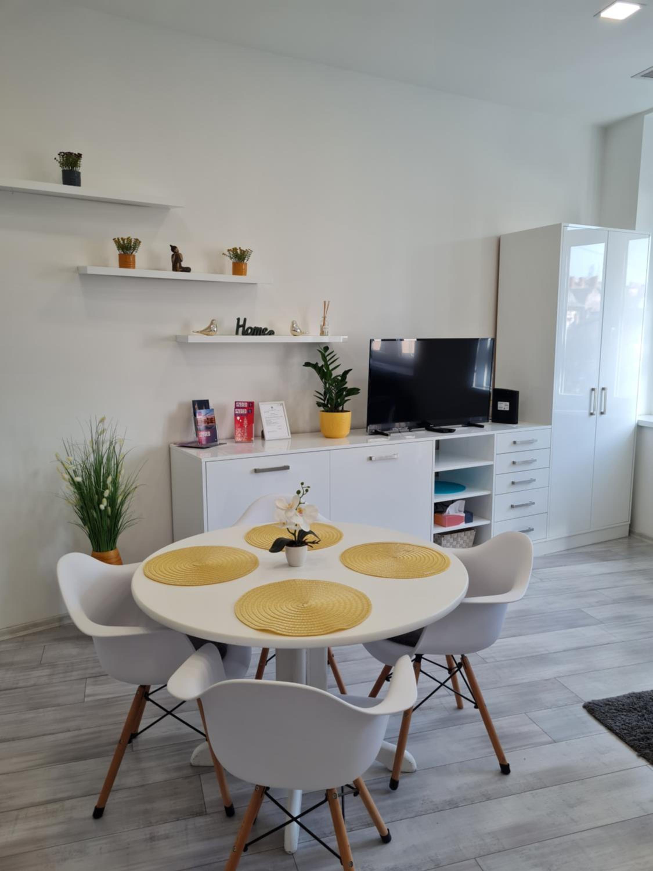 One-Bedroom Apartment photo 2