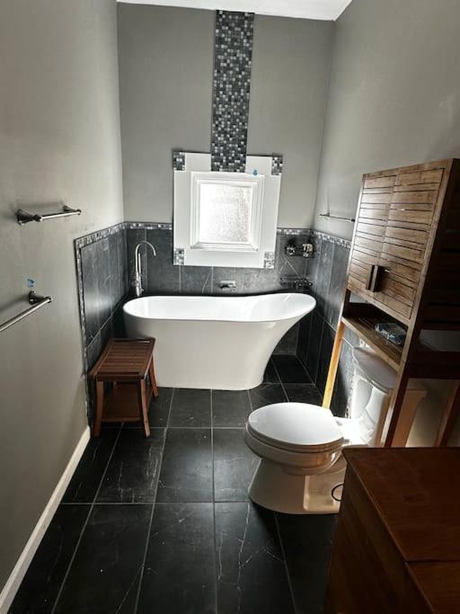 Renovated,Comfortable and Convenient Experience, Photo 2