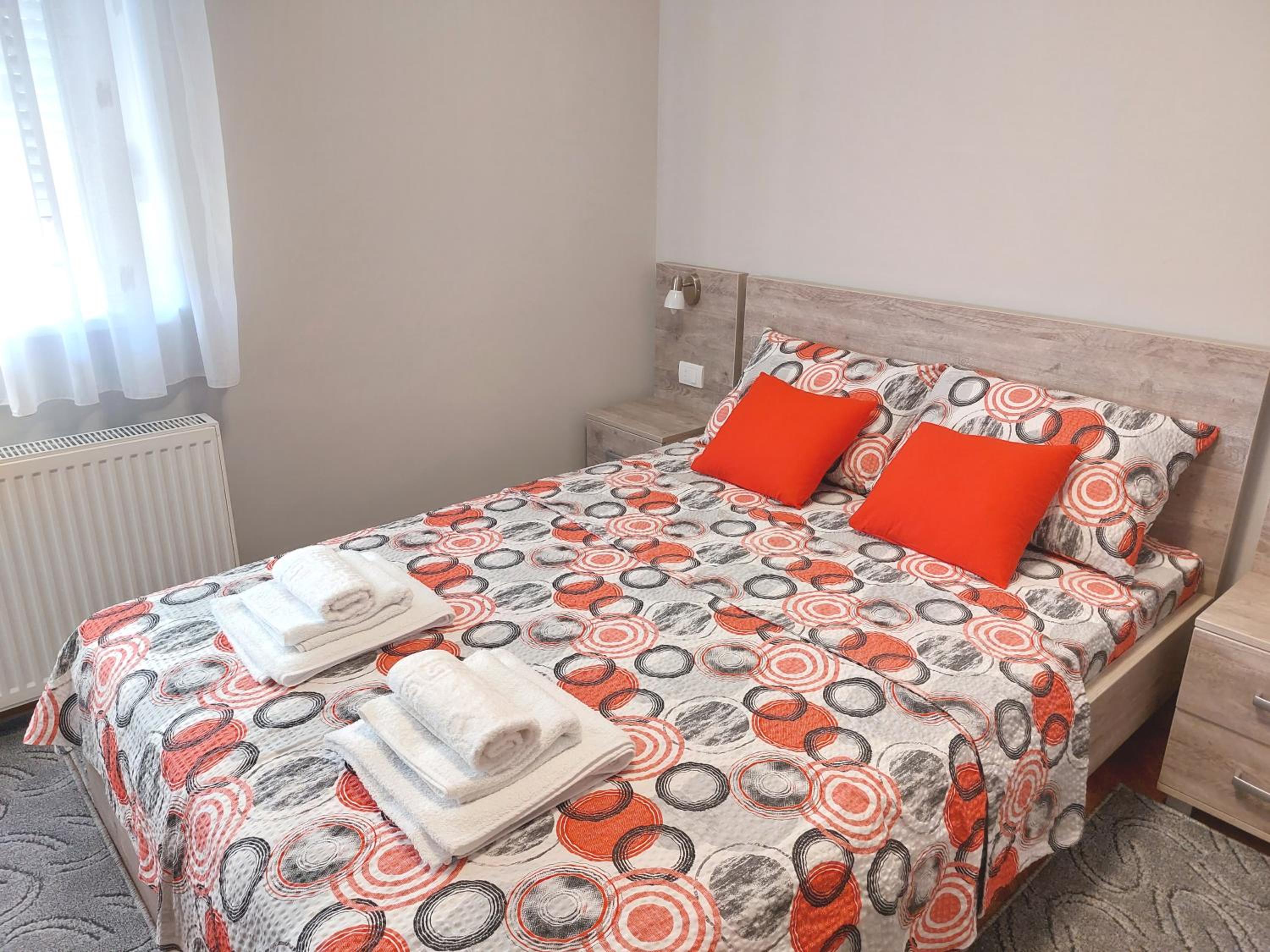 One-Bedroom Apartment photo 1