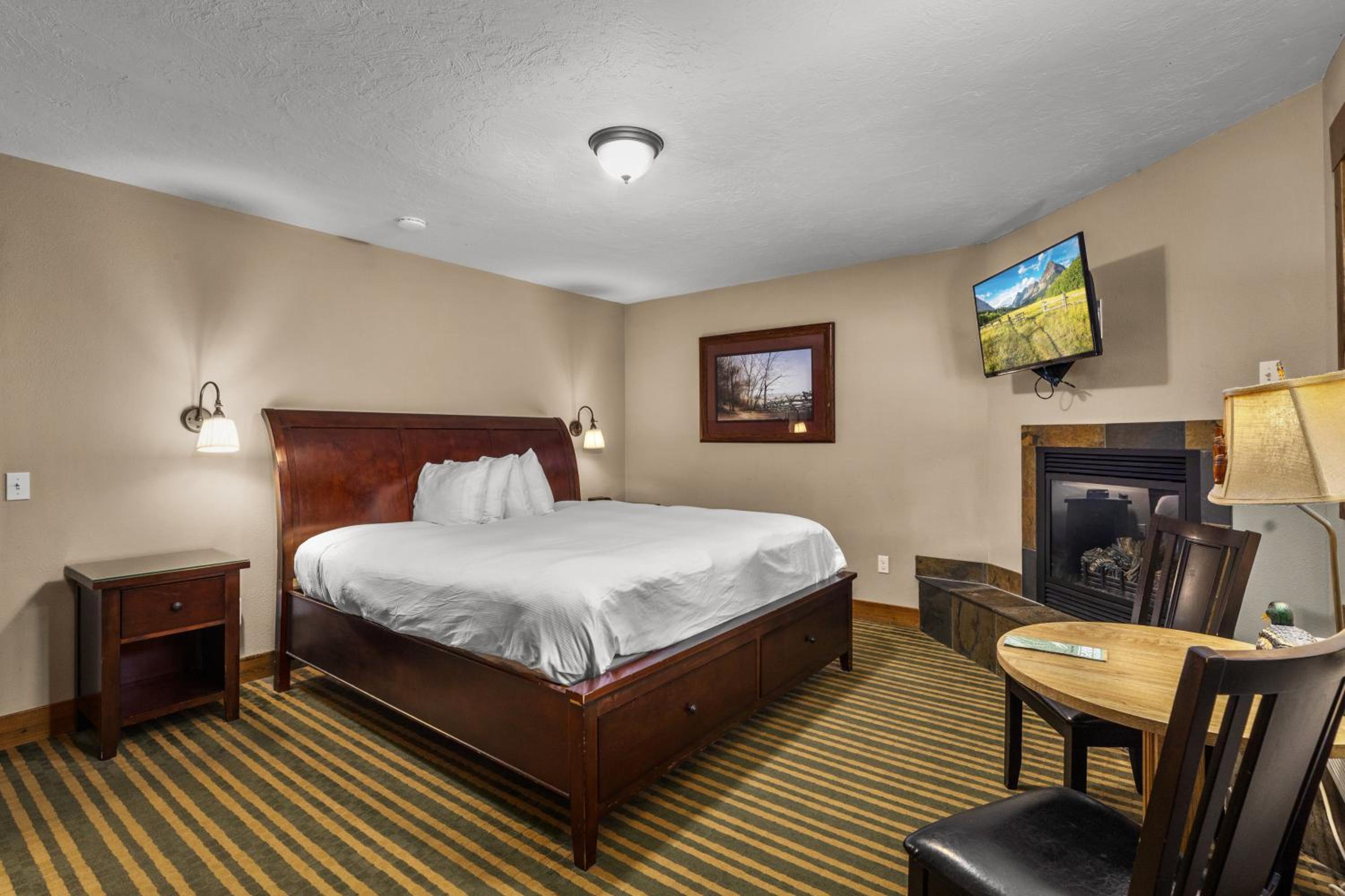 Standard King Room photo 3