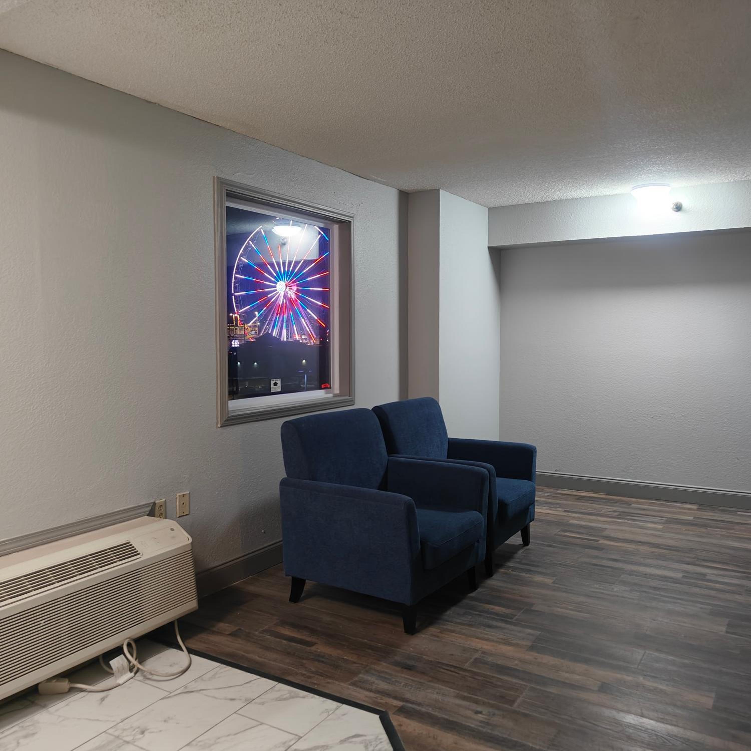Deluxe King Suite with Spa Bath photo 2