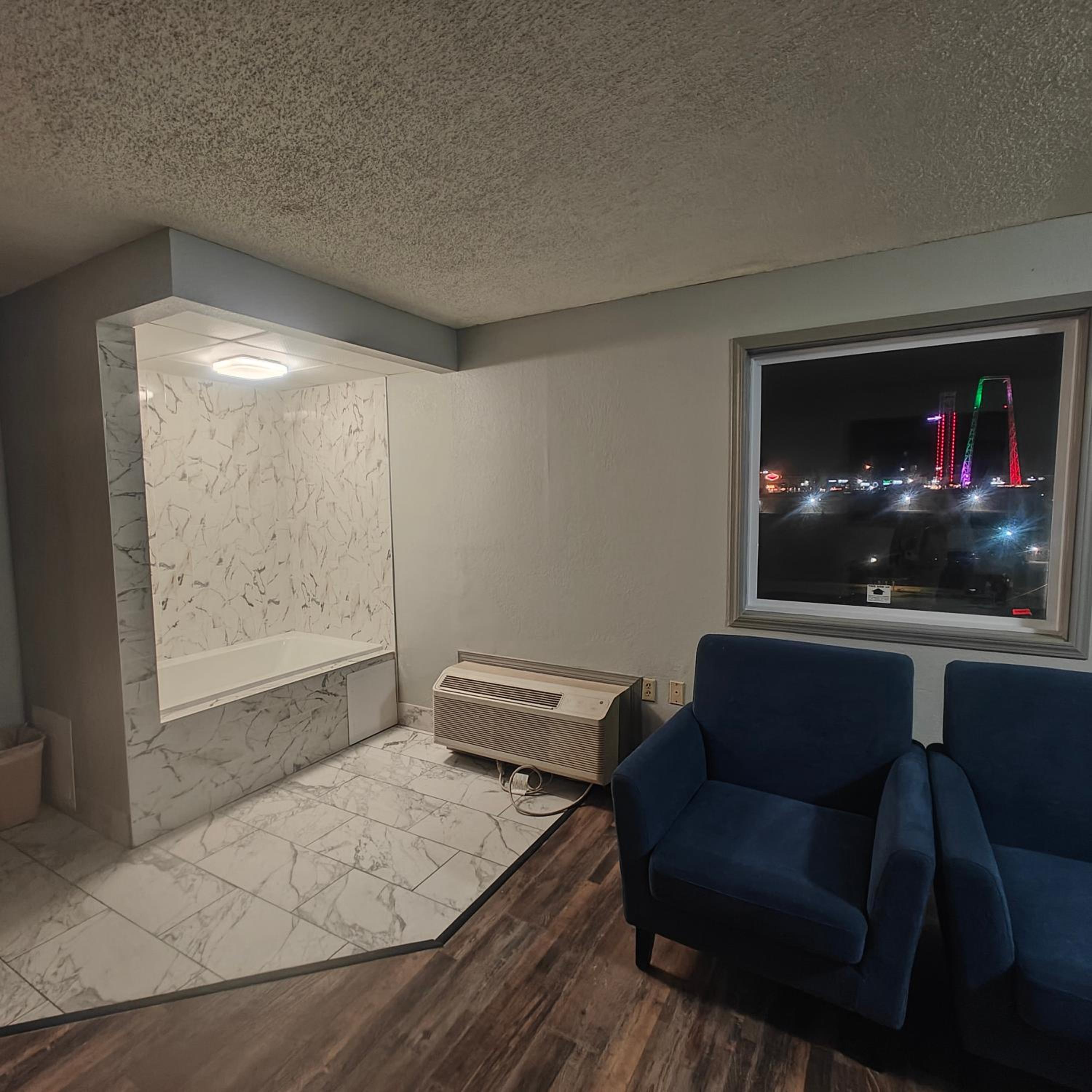 Deluxe King Suite with Spa Bath photo 1