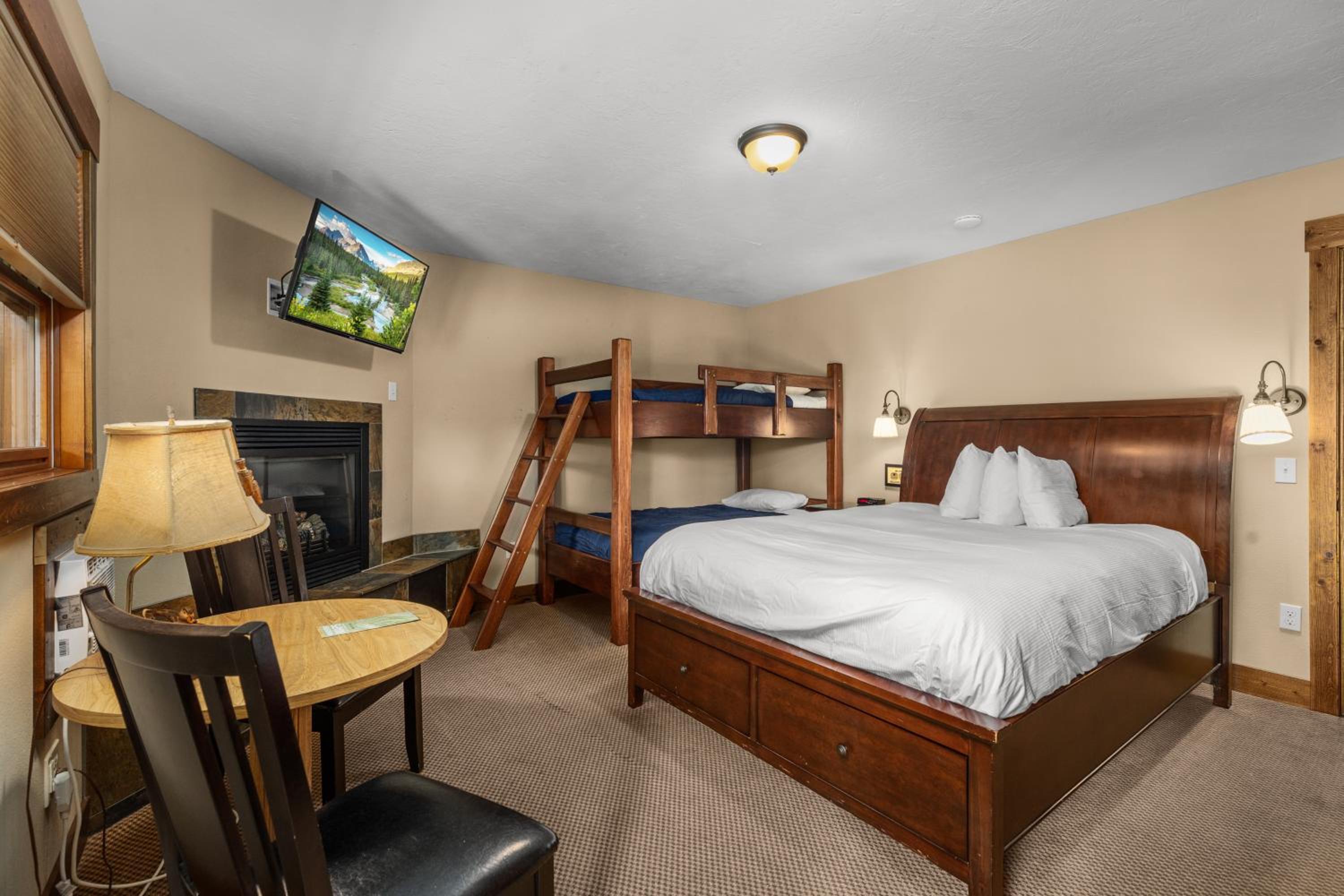 Queen Room with Bunk Beds-Garden View