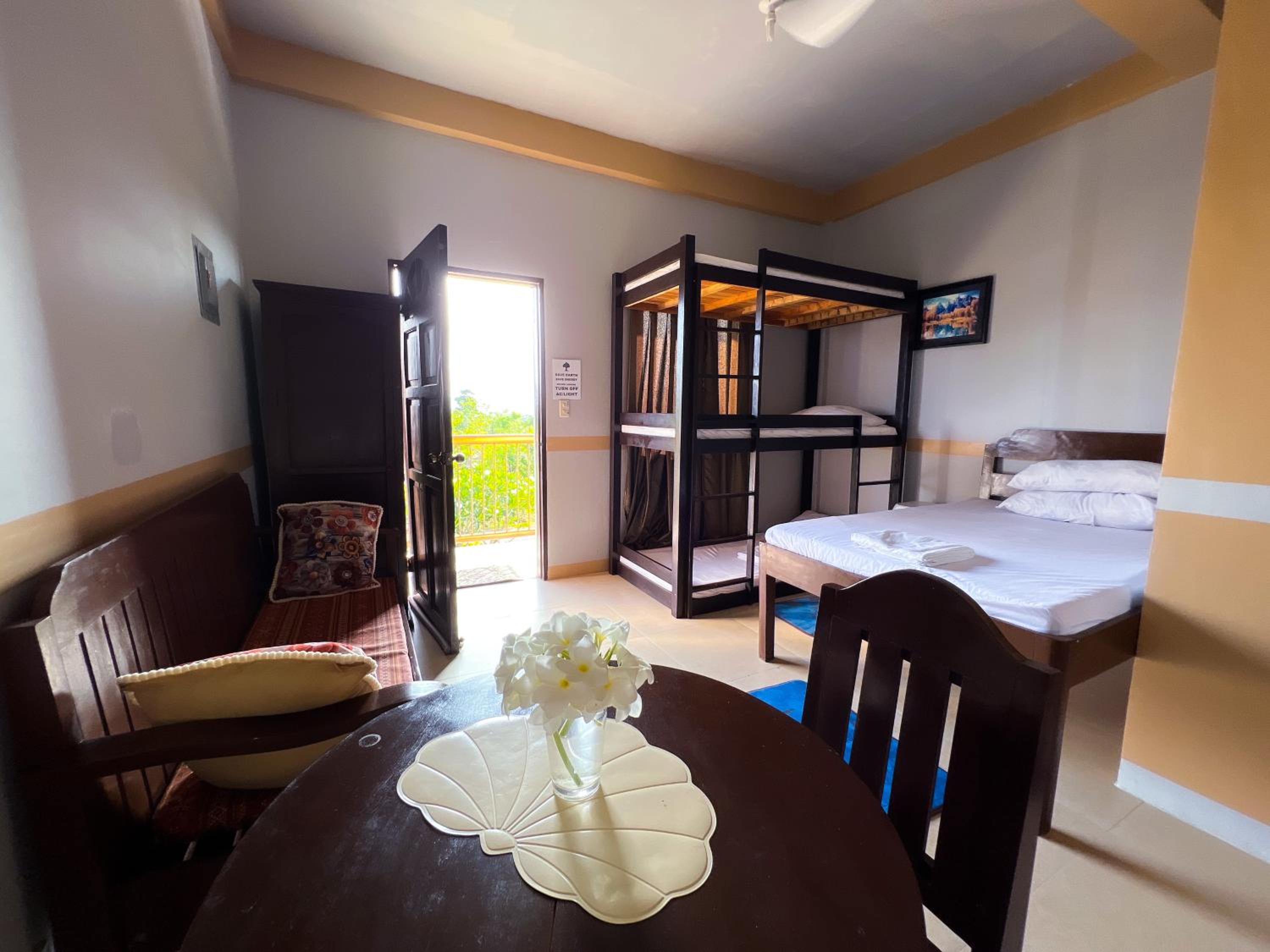 Deluxe Double Room - Photo 9