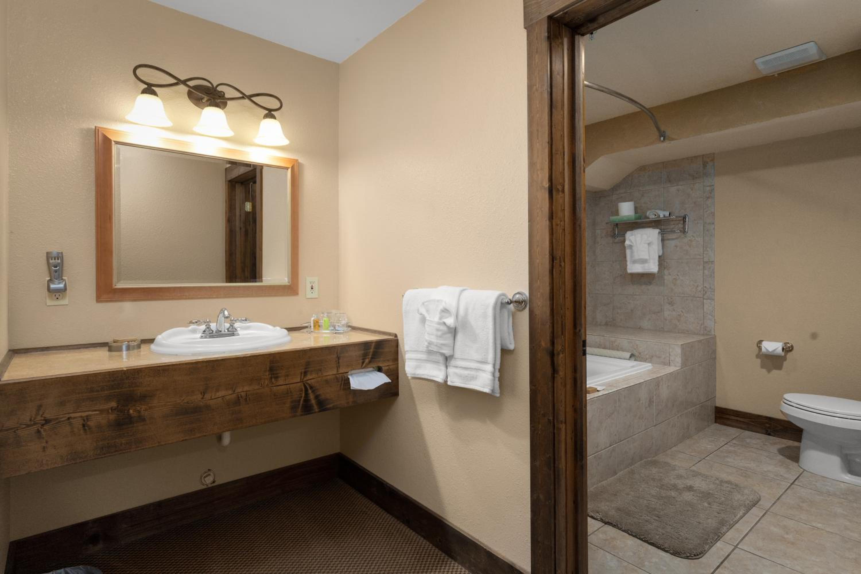 Deluxe King Room photo 3