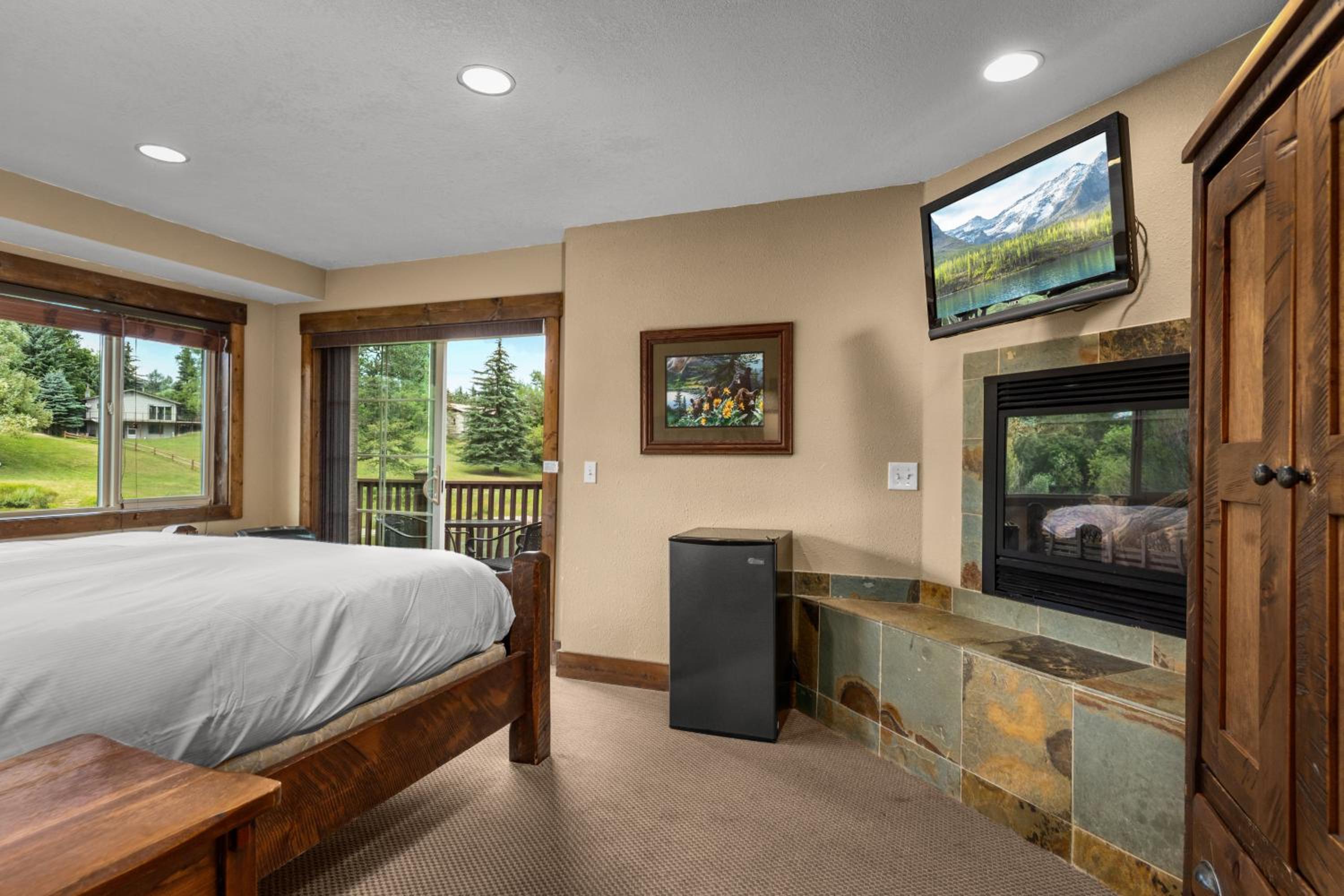 Deluxe King Room photo 2