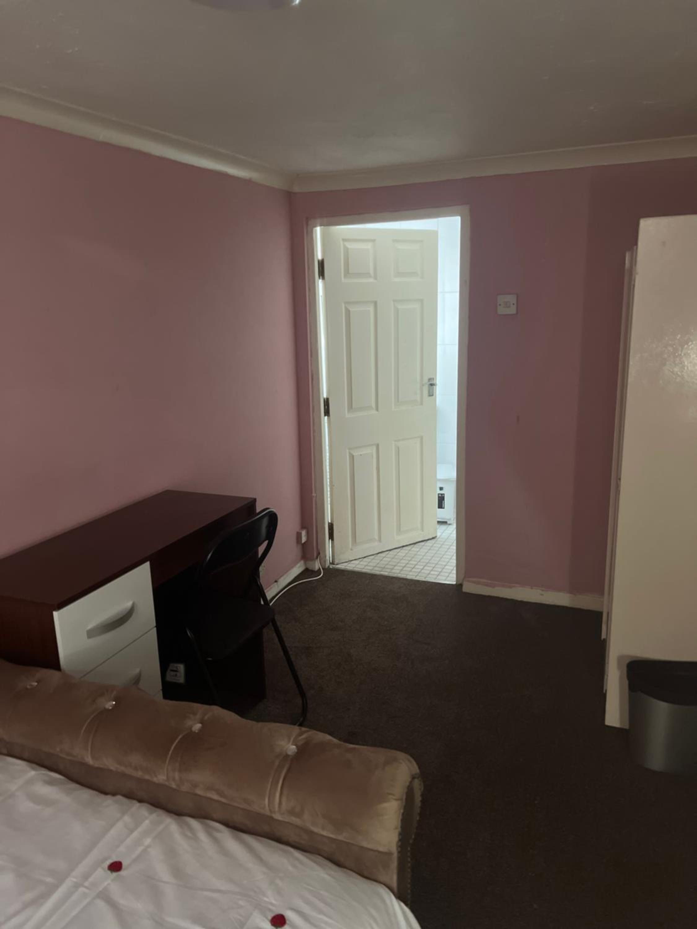 Double Room with Private Bathroom photo 2