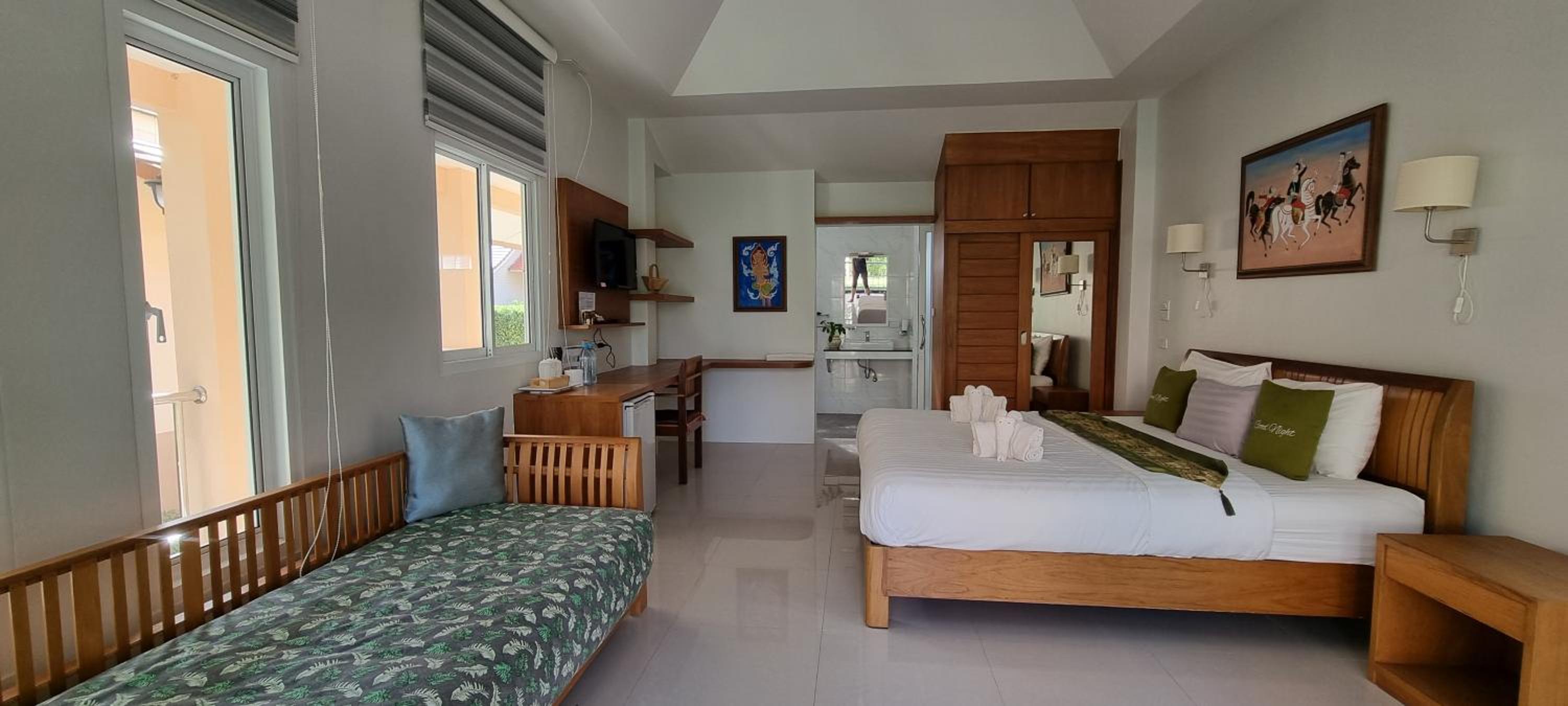 One-Bedroom House - Photo 25
