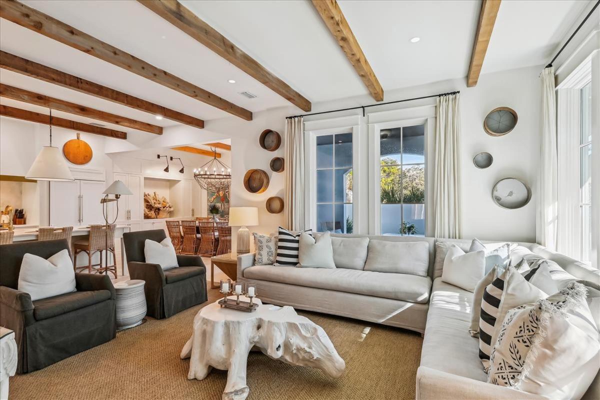 Seven-Bedroom House photo 1