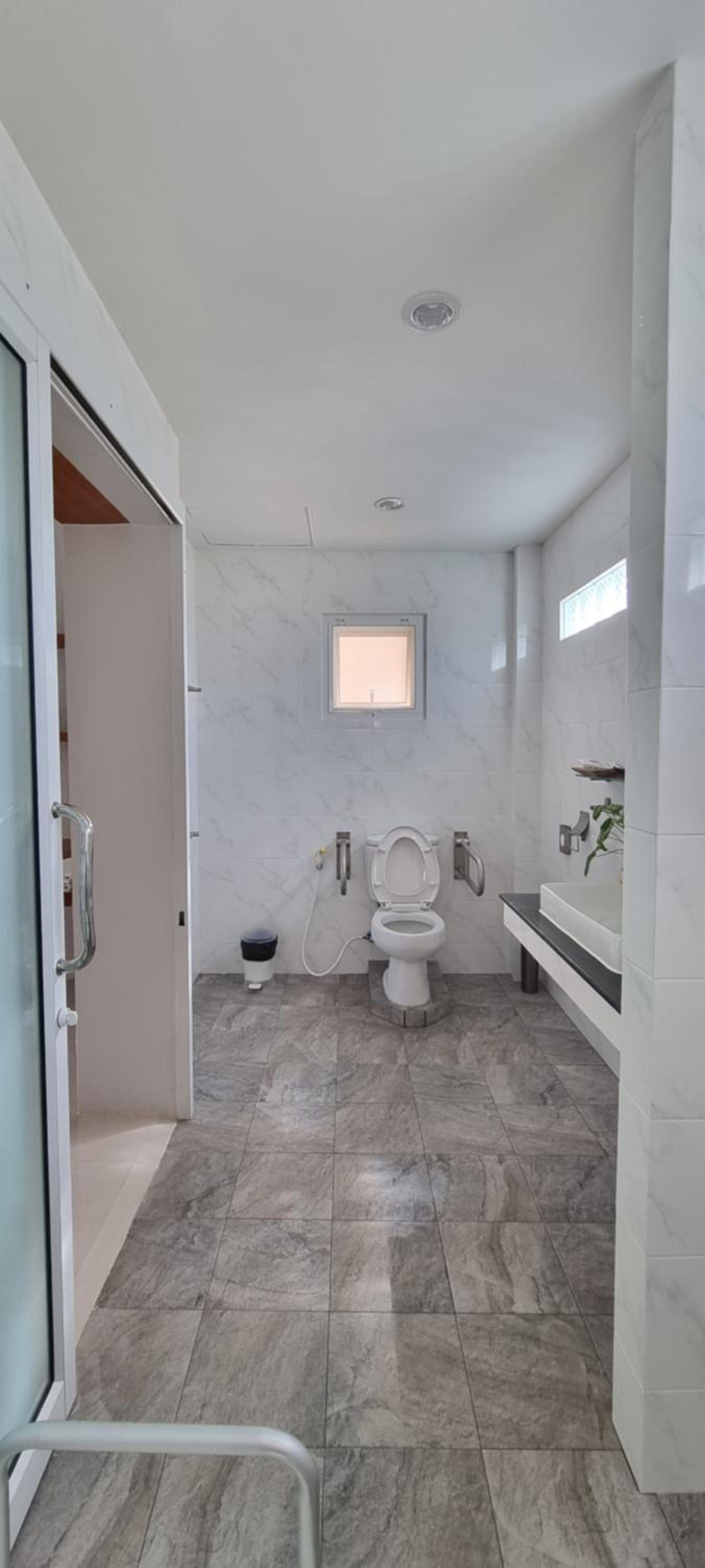 One-Bedroom House - Photo 27