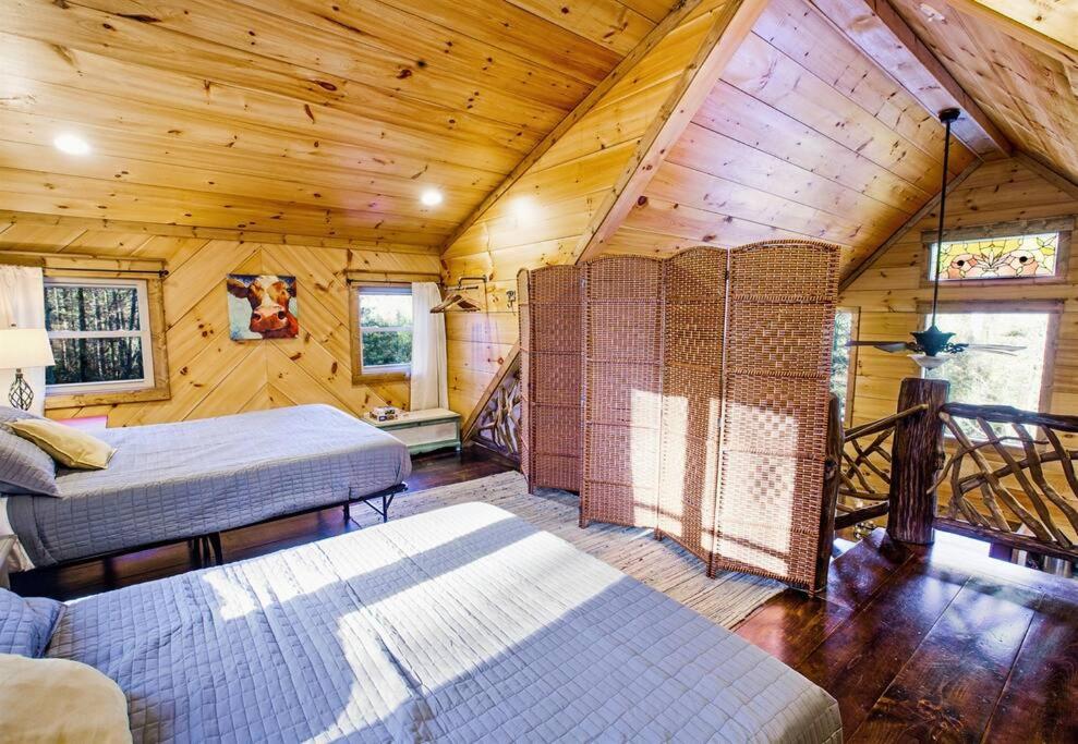Five-Bedroom House photo 1