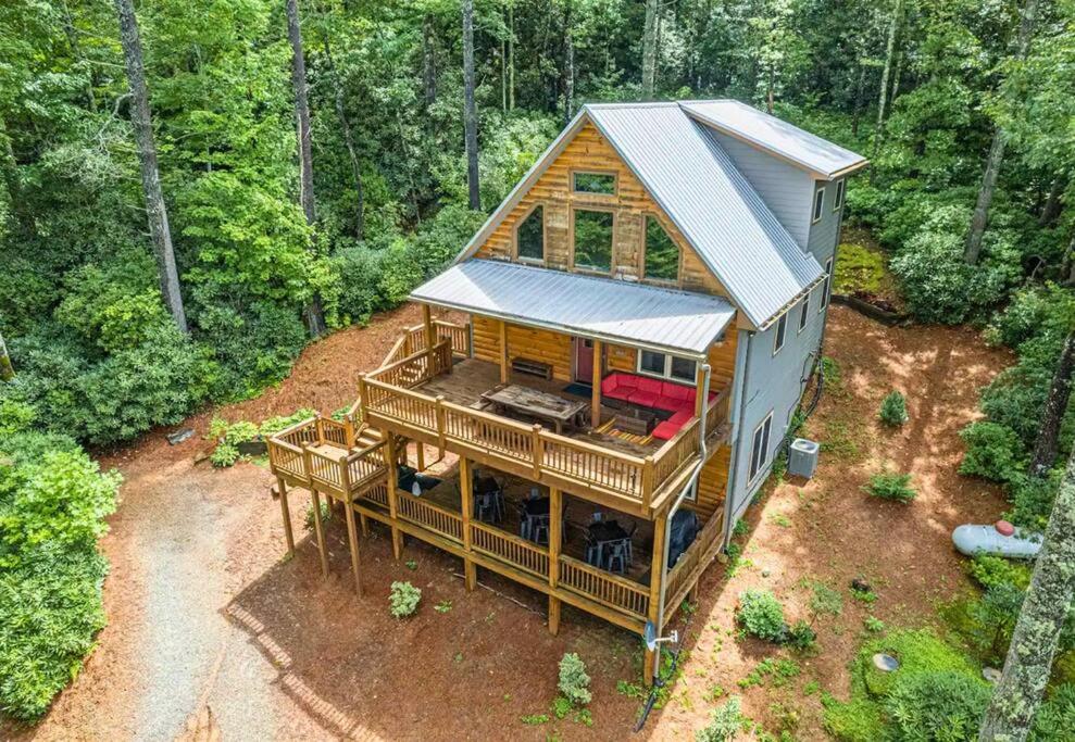 Five-Bedroom House photo 2