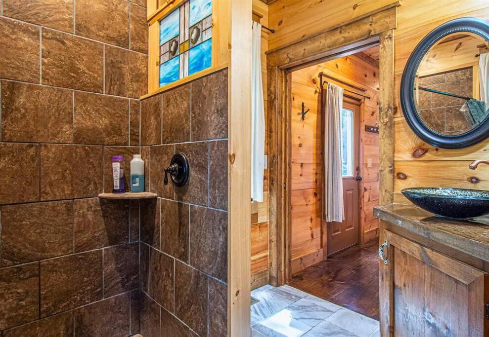 Five-Bedroom House photo 3
