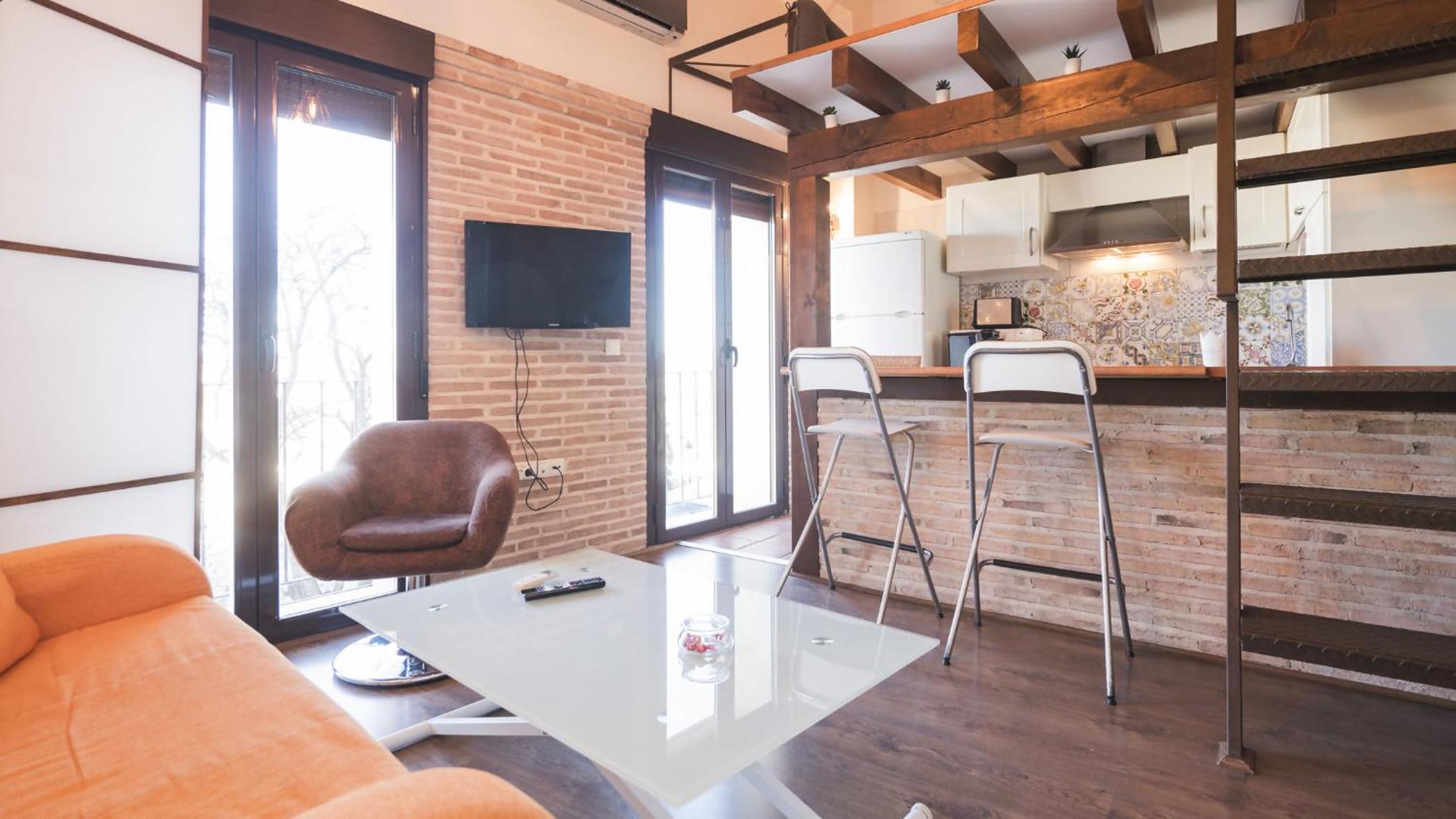Apartment - Split Level - Photo 1