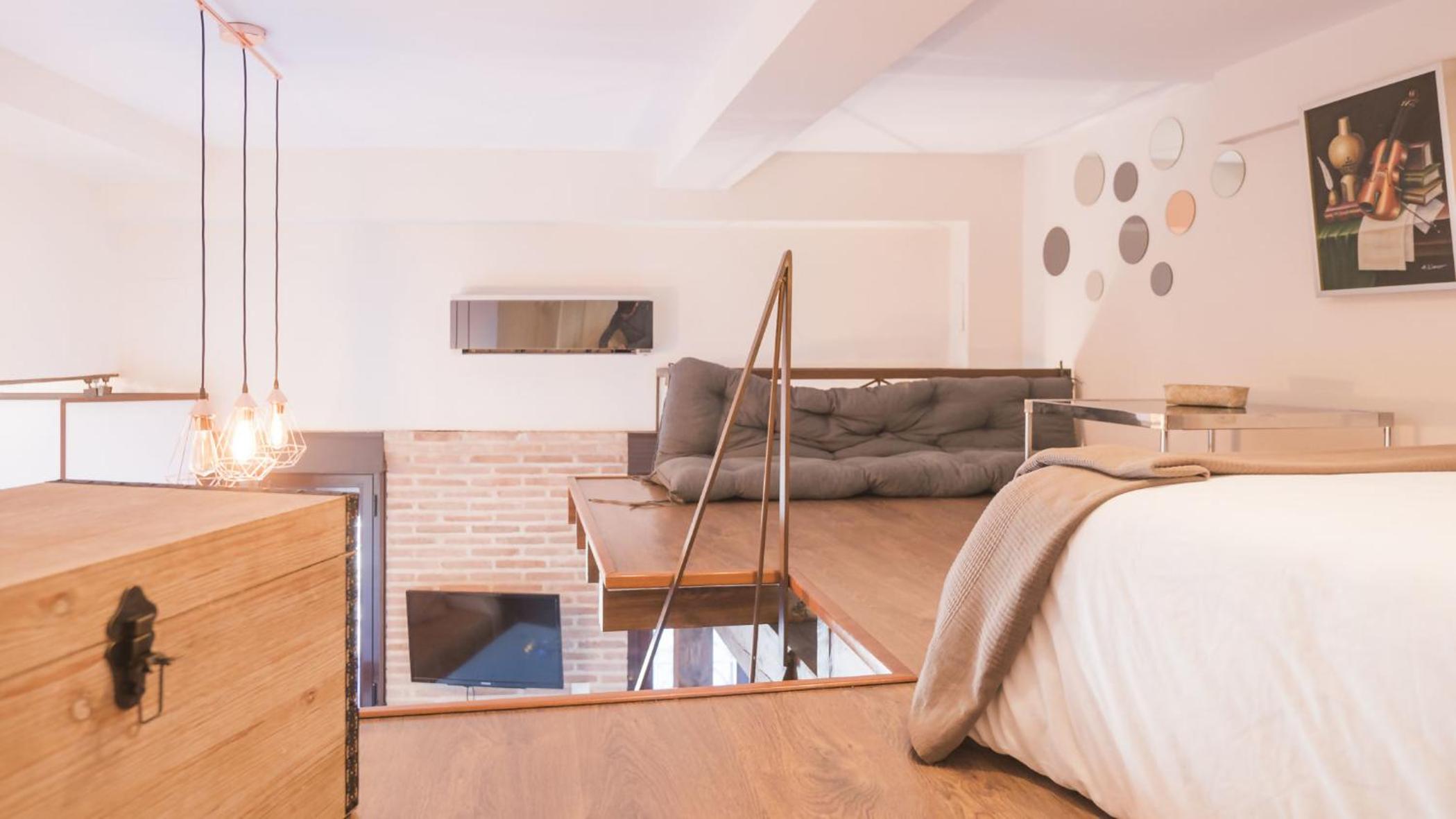 Apartment - Split Level - Photo 8