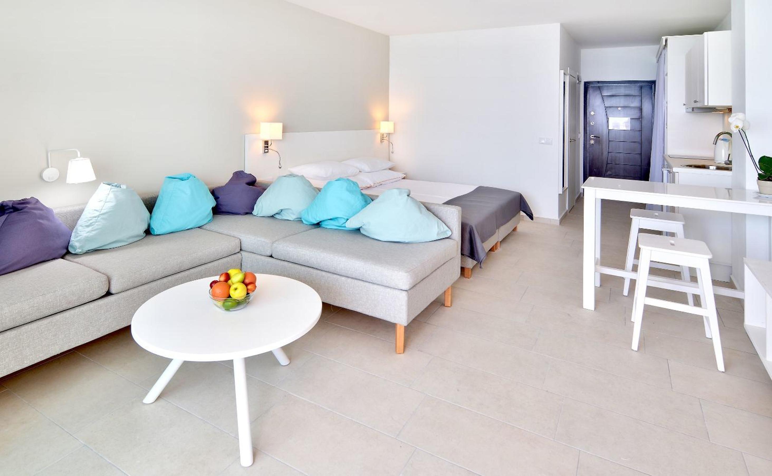 Studio with Private Pool (2 Adults + 1 Child) - Photo 4