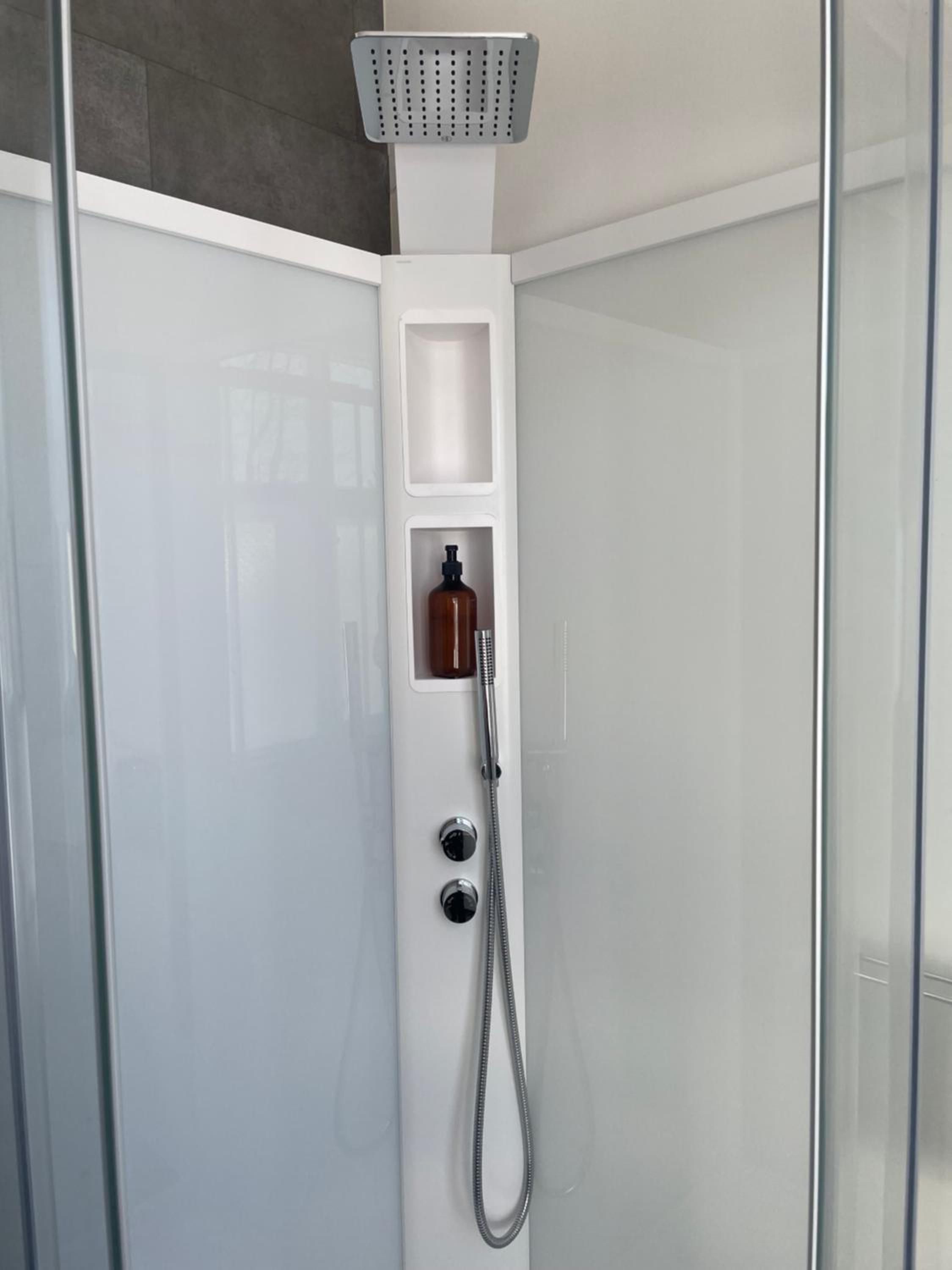 Double or Twin Room with private bathroom - Photo 4