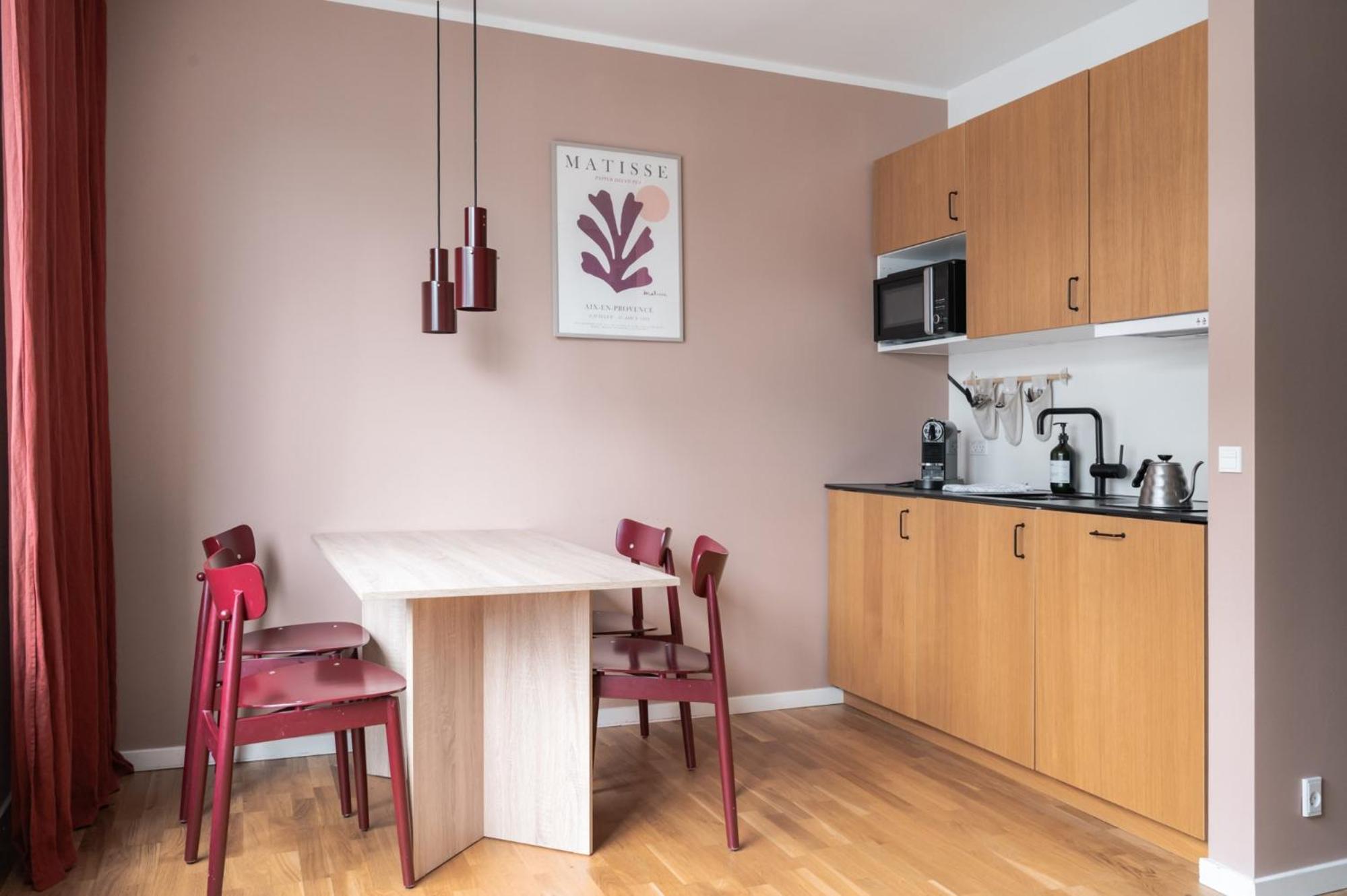 One-Bedroom Apartment - Photo 4