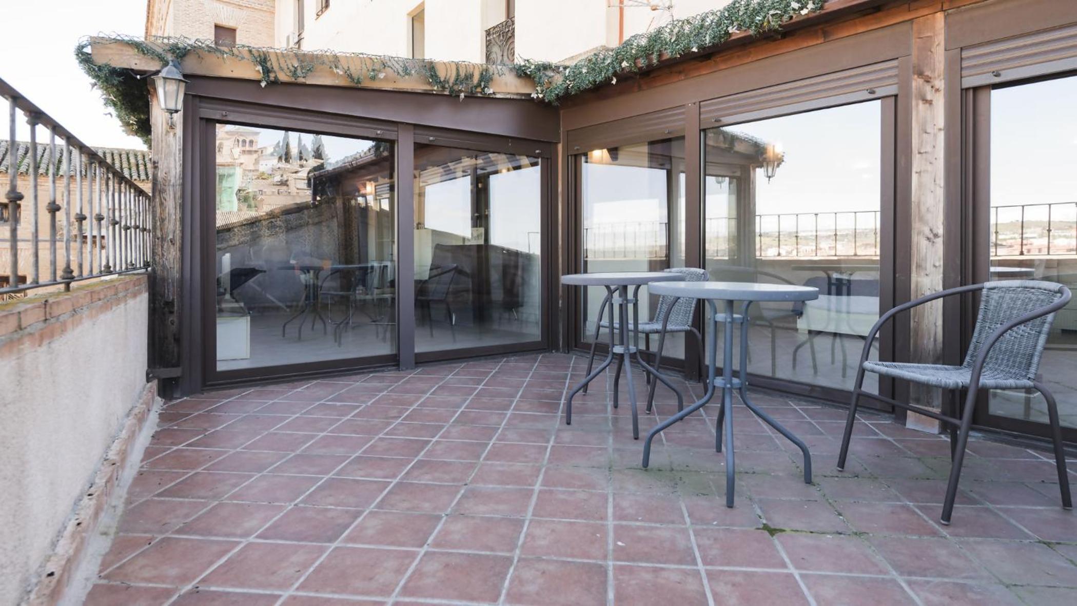 Penthouse Apartment - Photo 11