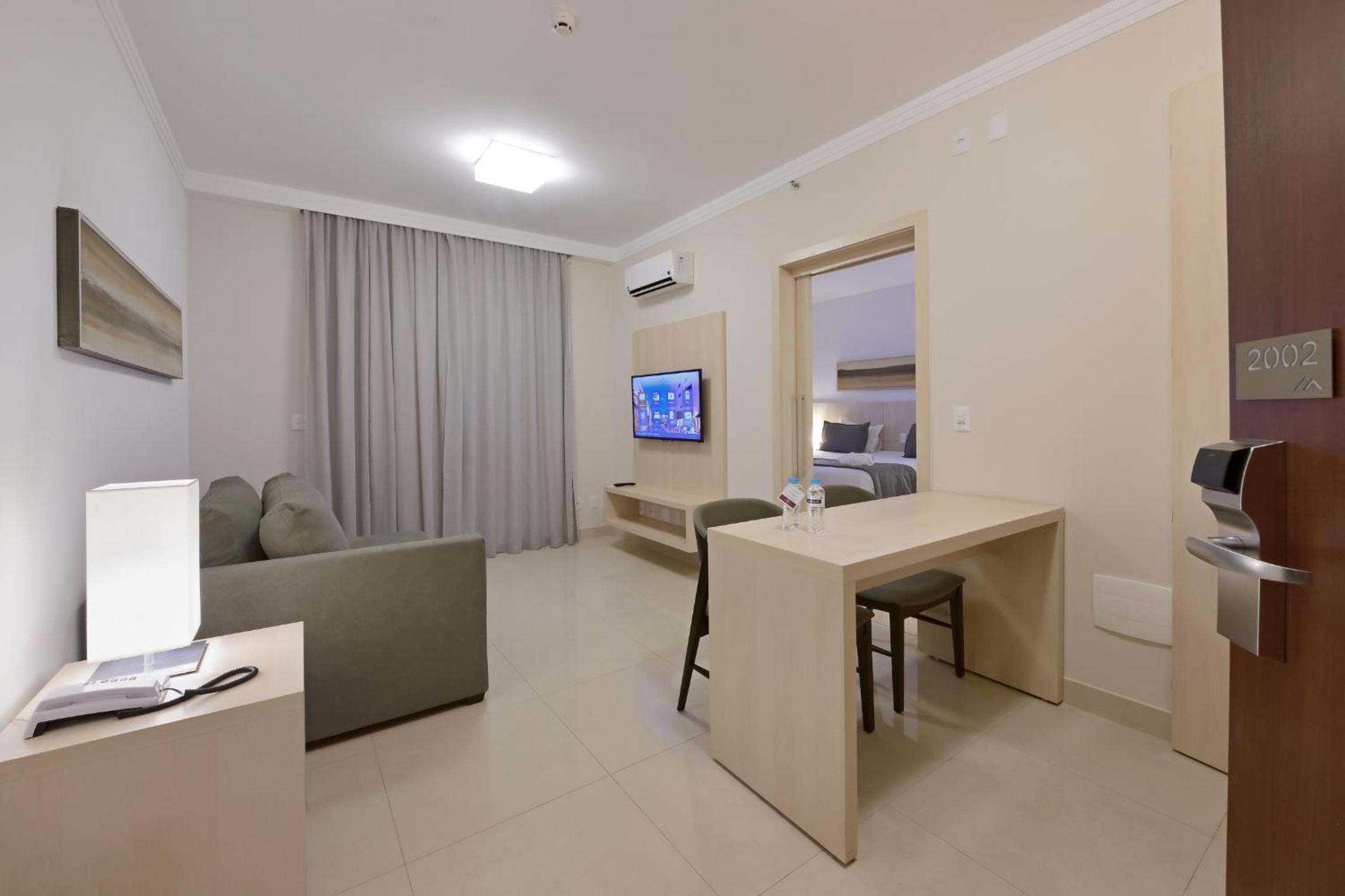 Superior Family Room photo 3