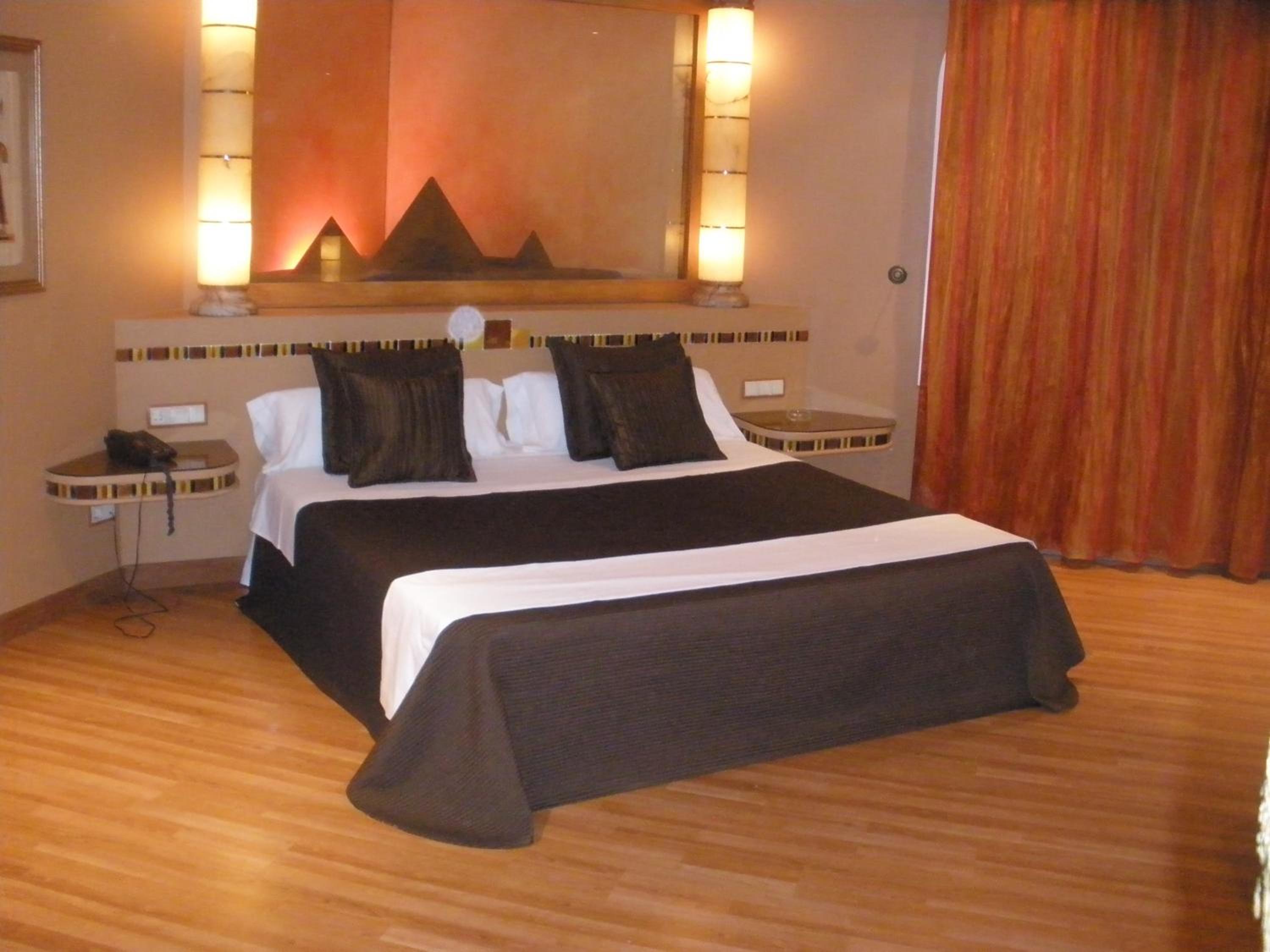 Deluxe Junior Suite photo 2