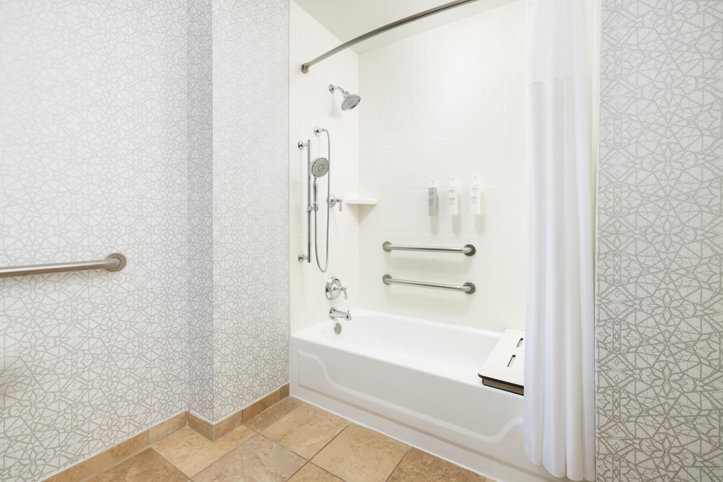 King Room with Accessible Tub - Mobility and Hearing Access/Non-Smoking photo 3