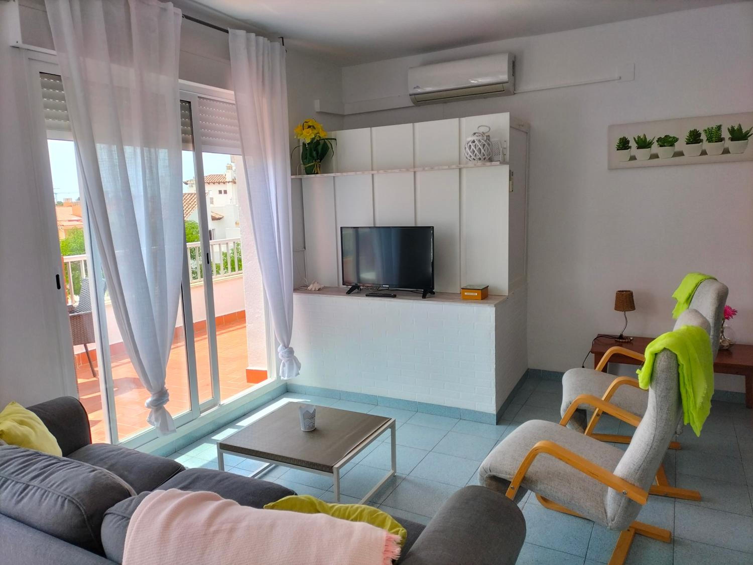 Apartamento de dos habitaciones con terraza y vista al mar