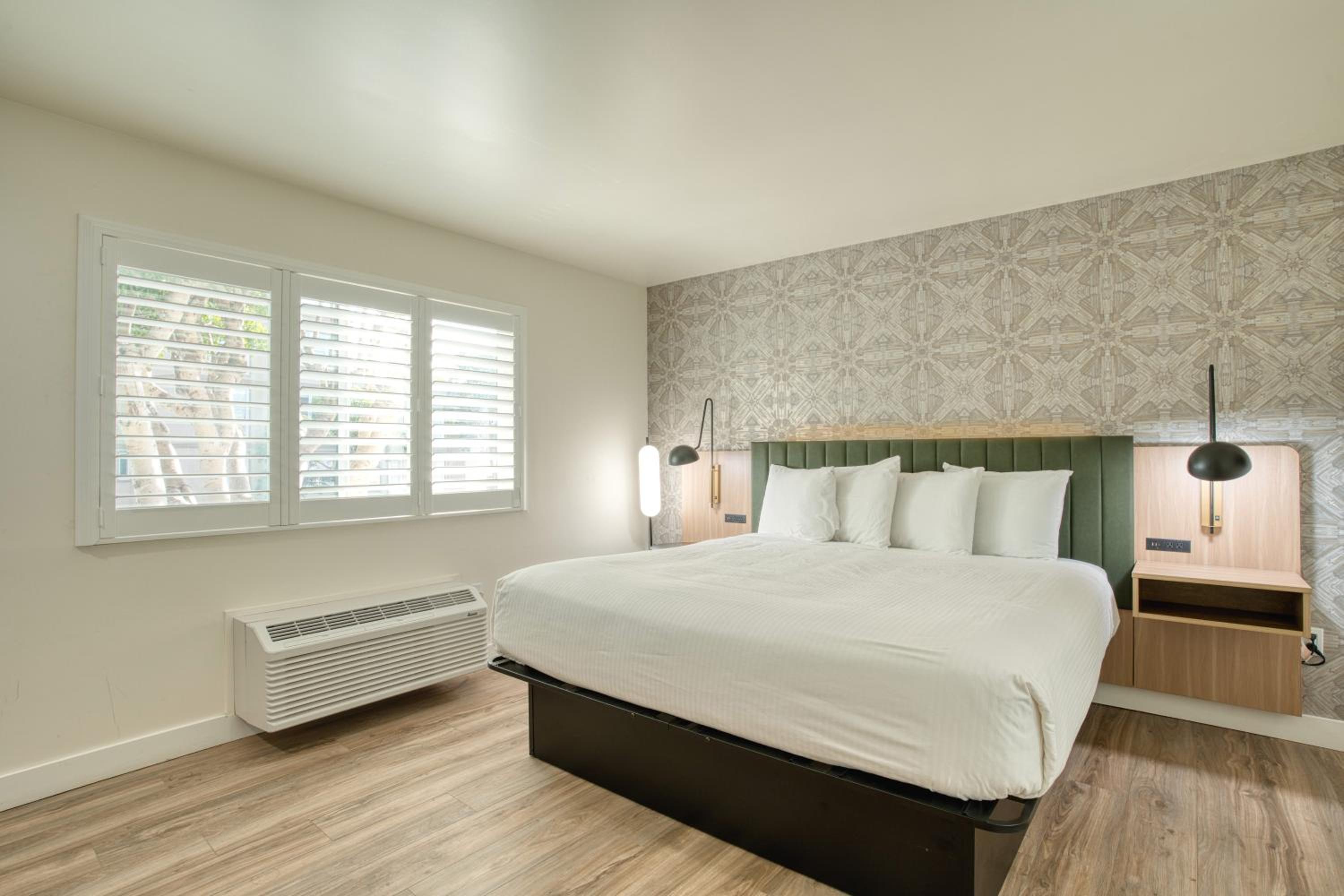 Superior King Room - Photo 7