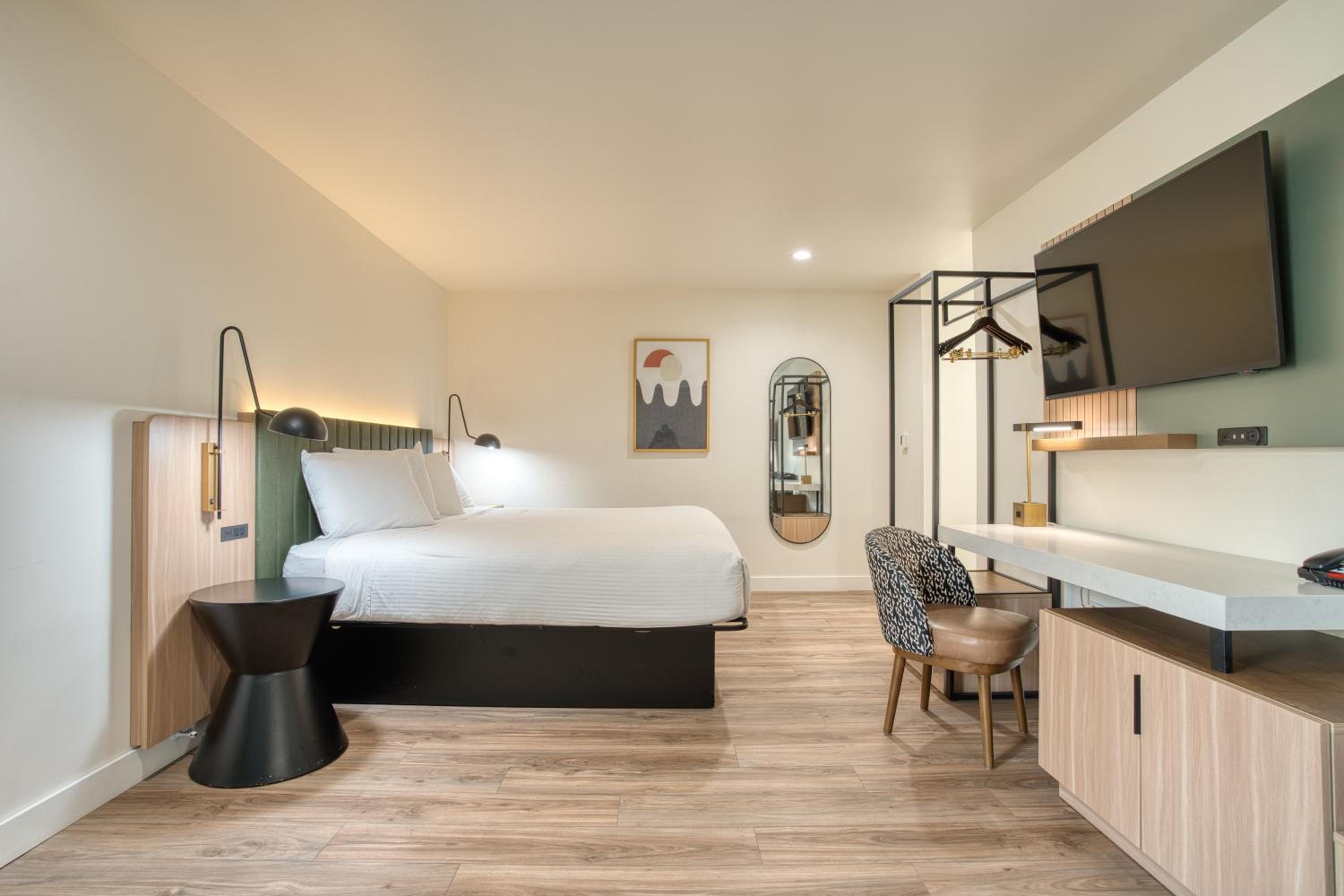 Superior King Room - Photo 25