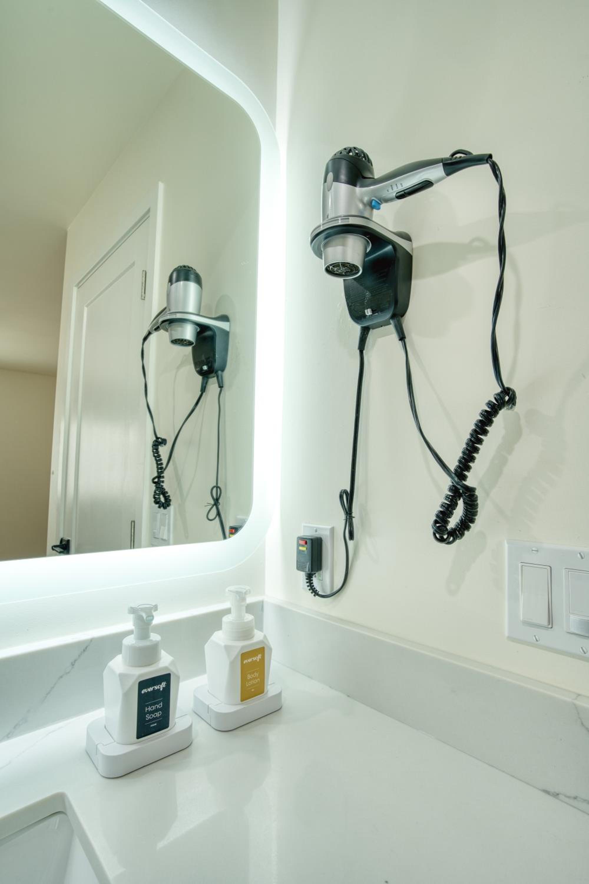 Deluxe Queen Room - Photo 18