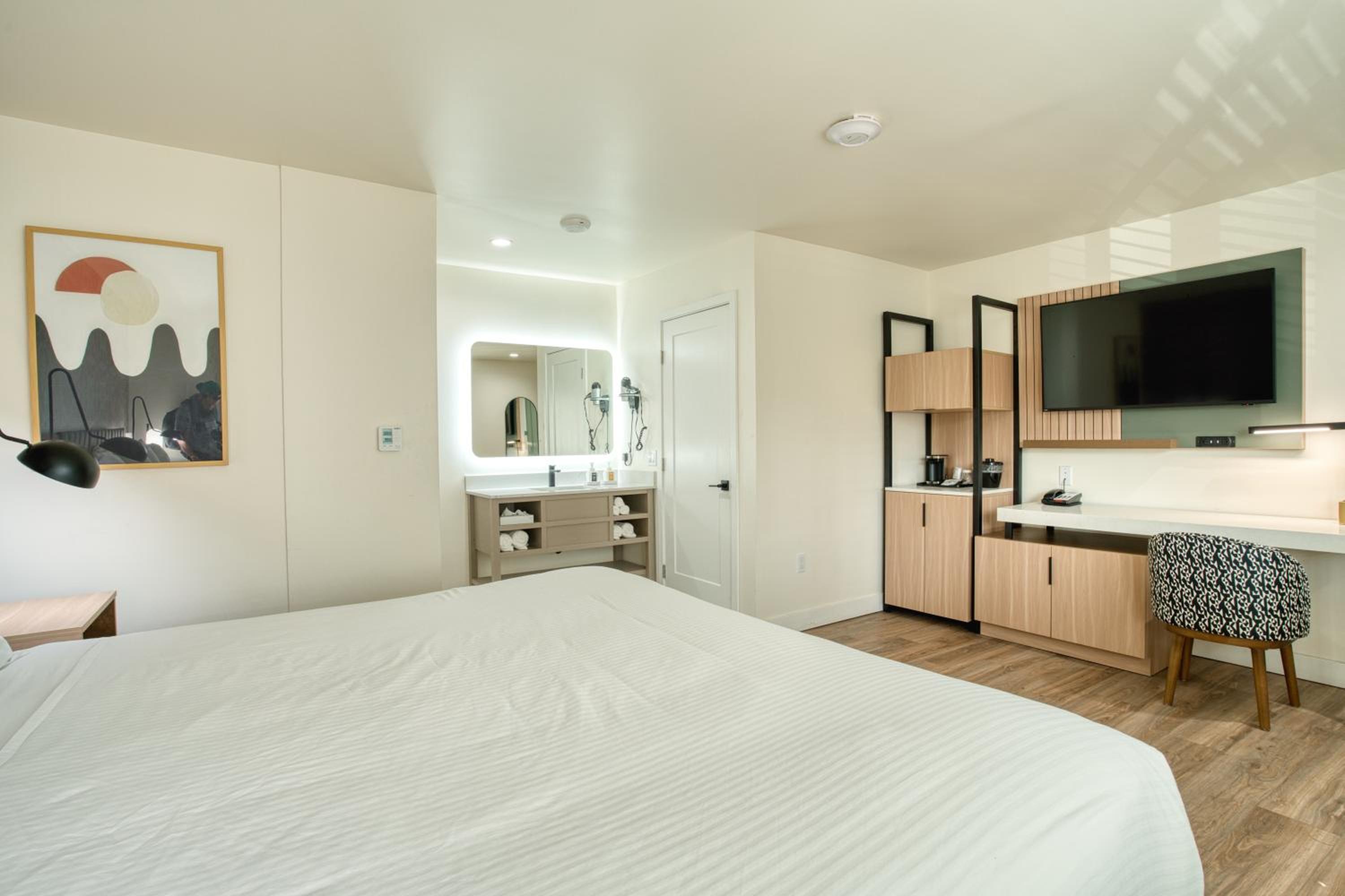Superior King Room - Photo 12