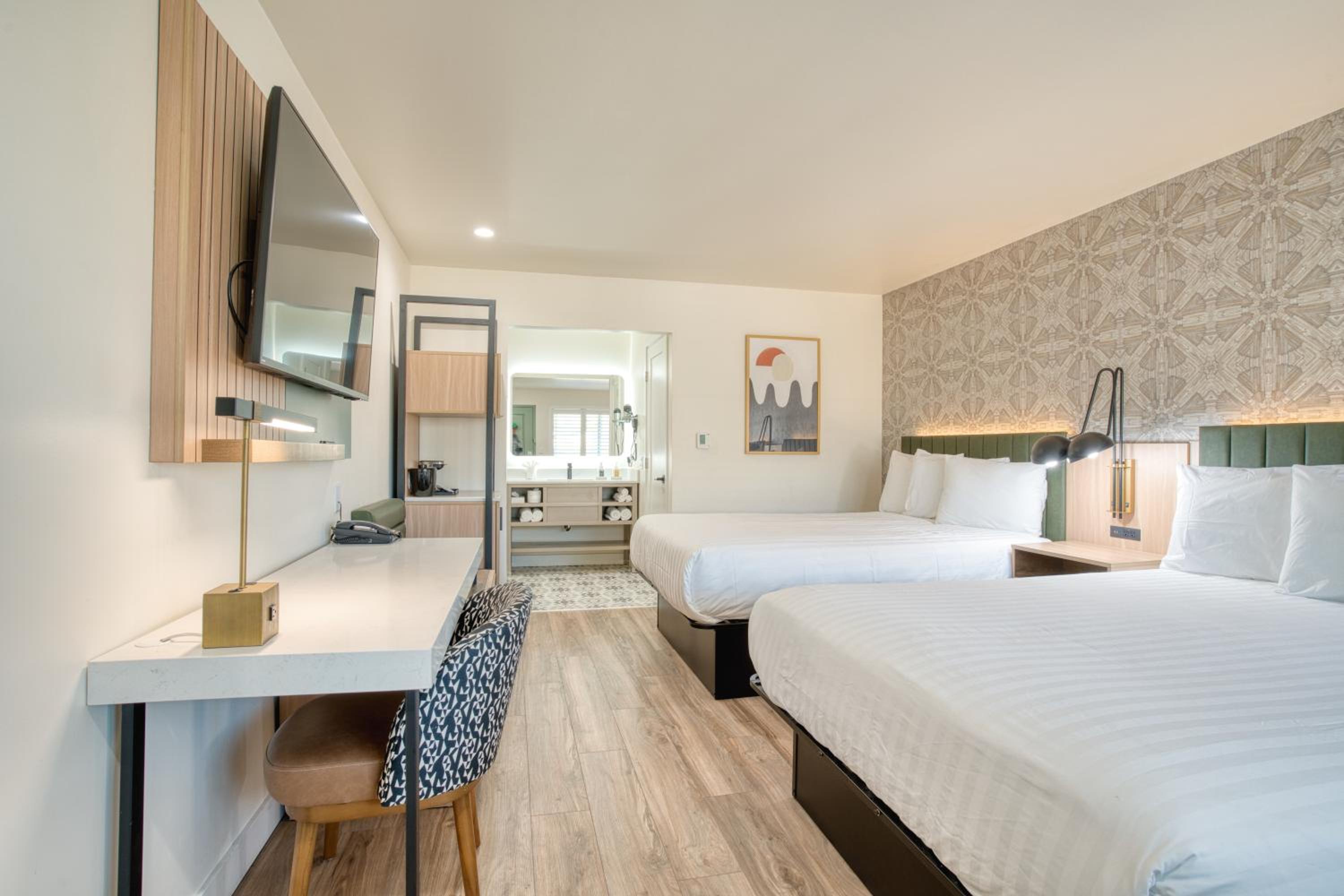 Deluxe Queen Room - Photo 1