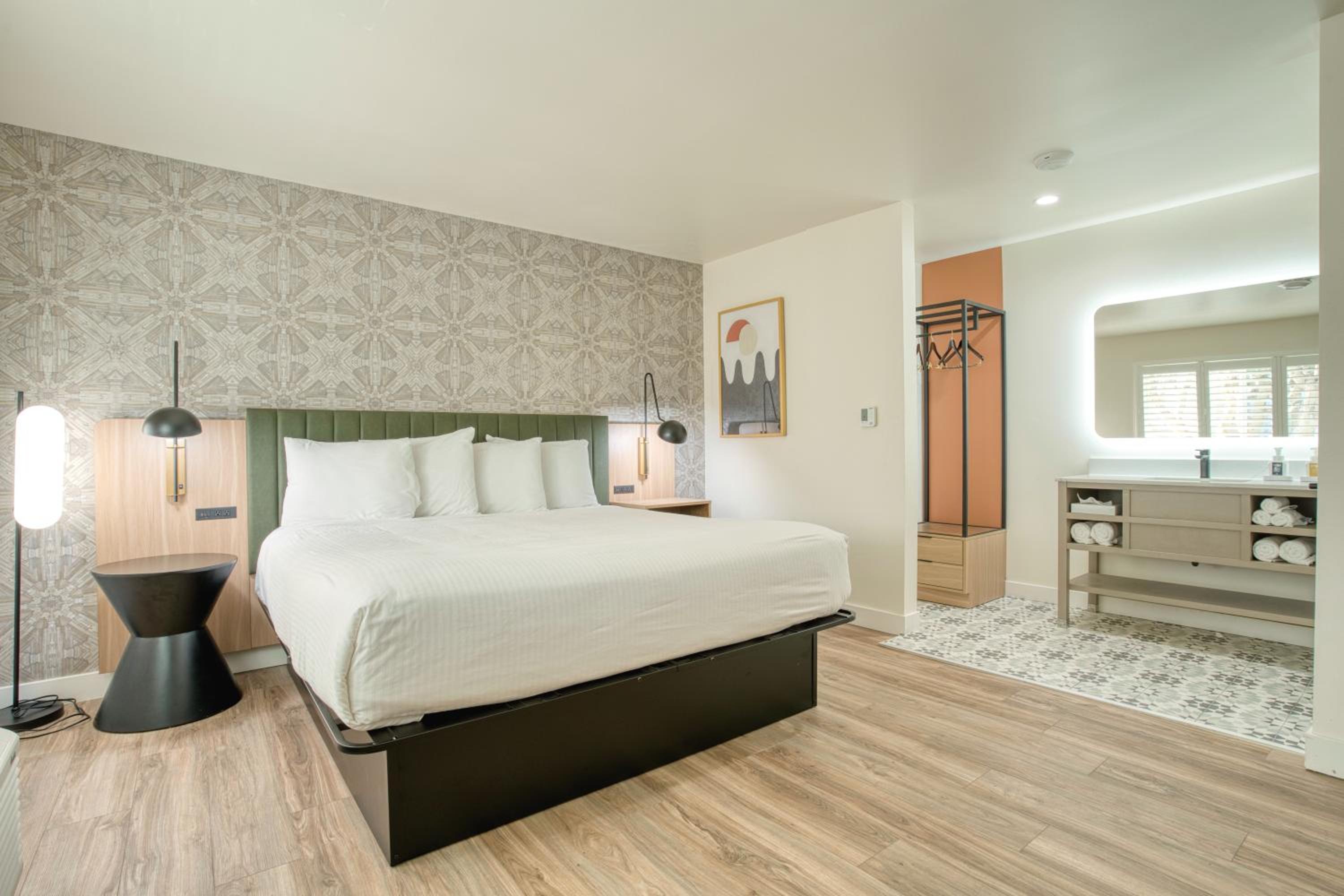 Superior King Room - Photo 13