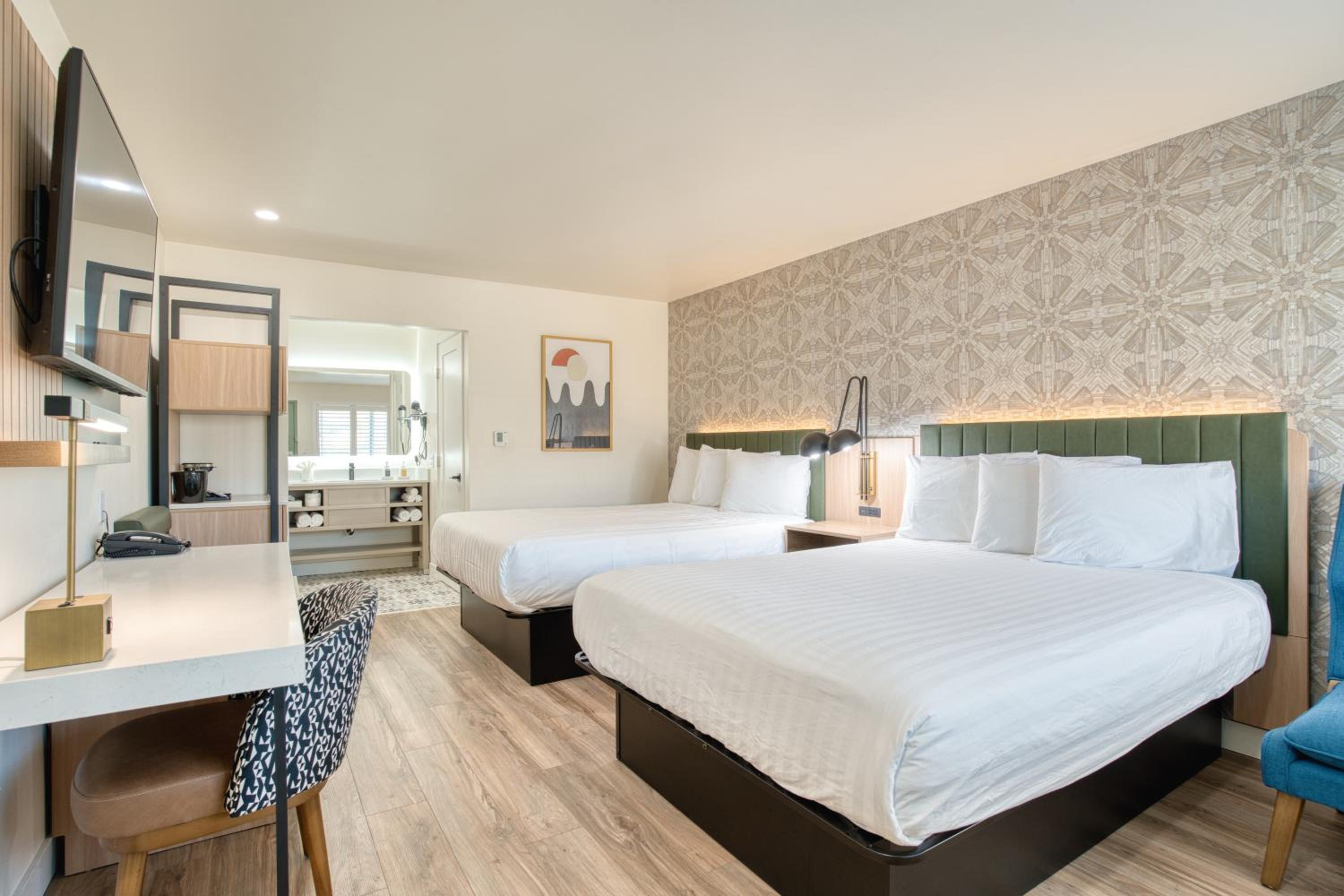 Deluxe Queen Room - Photo 26