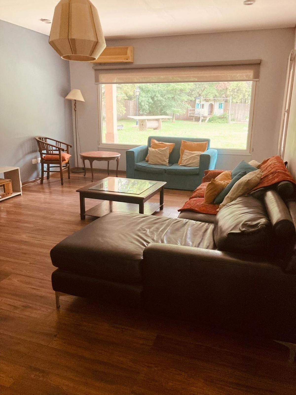 Six-Bedroom House photo 1