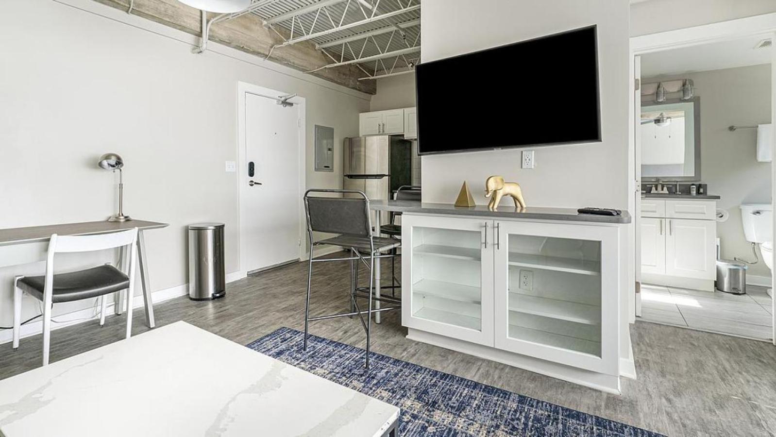 Apartment photo 2