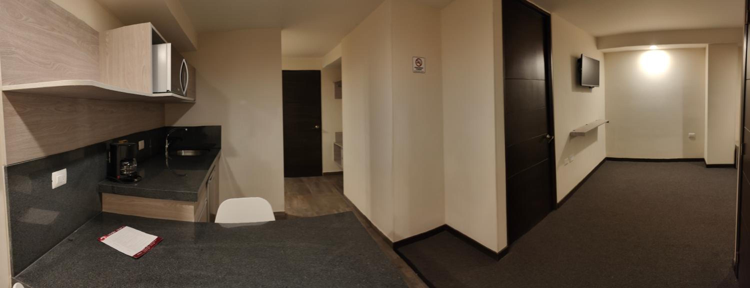 Deluxe Suite photo 2