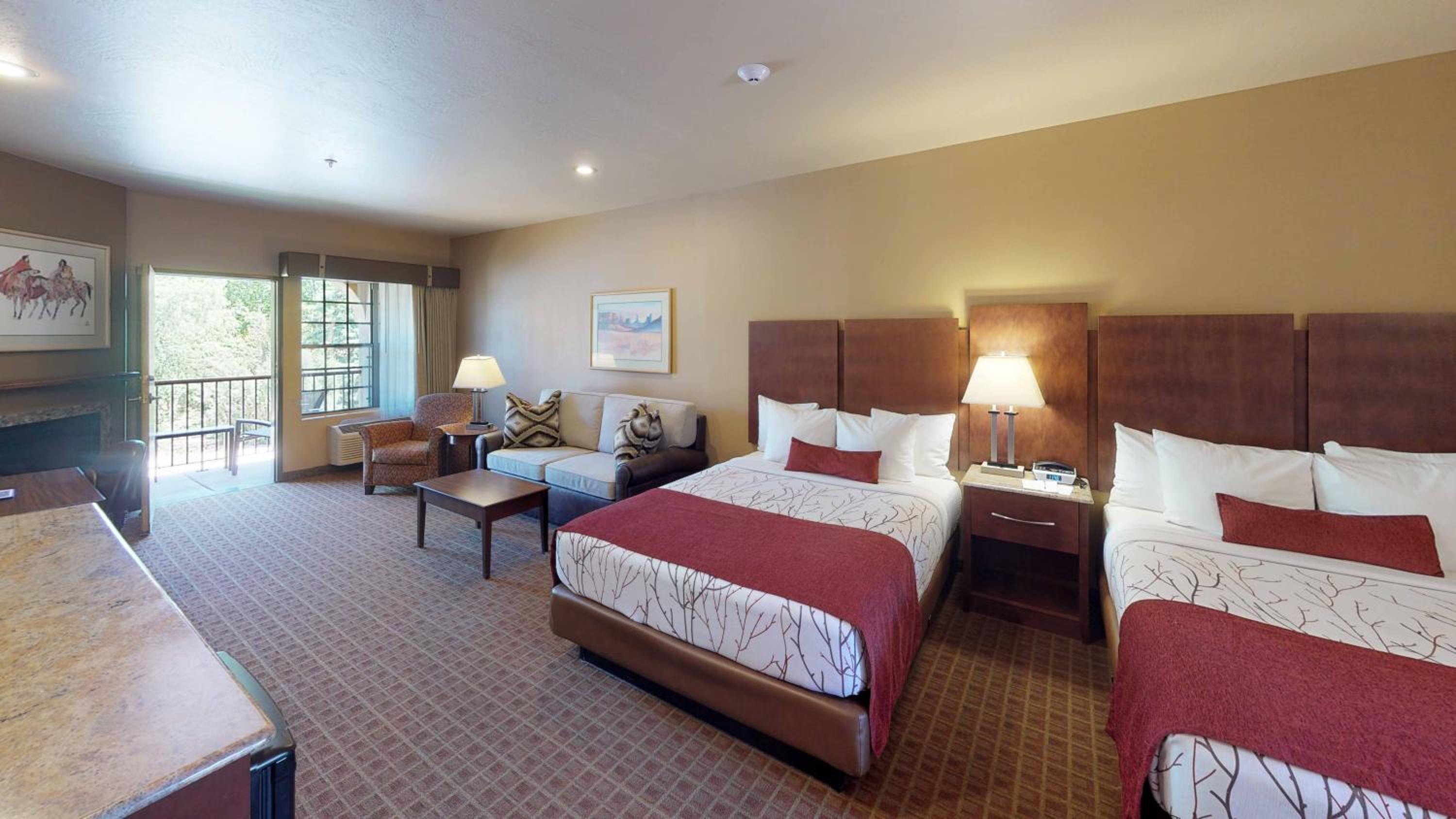 Deluxe Queen Suite