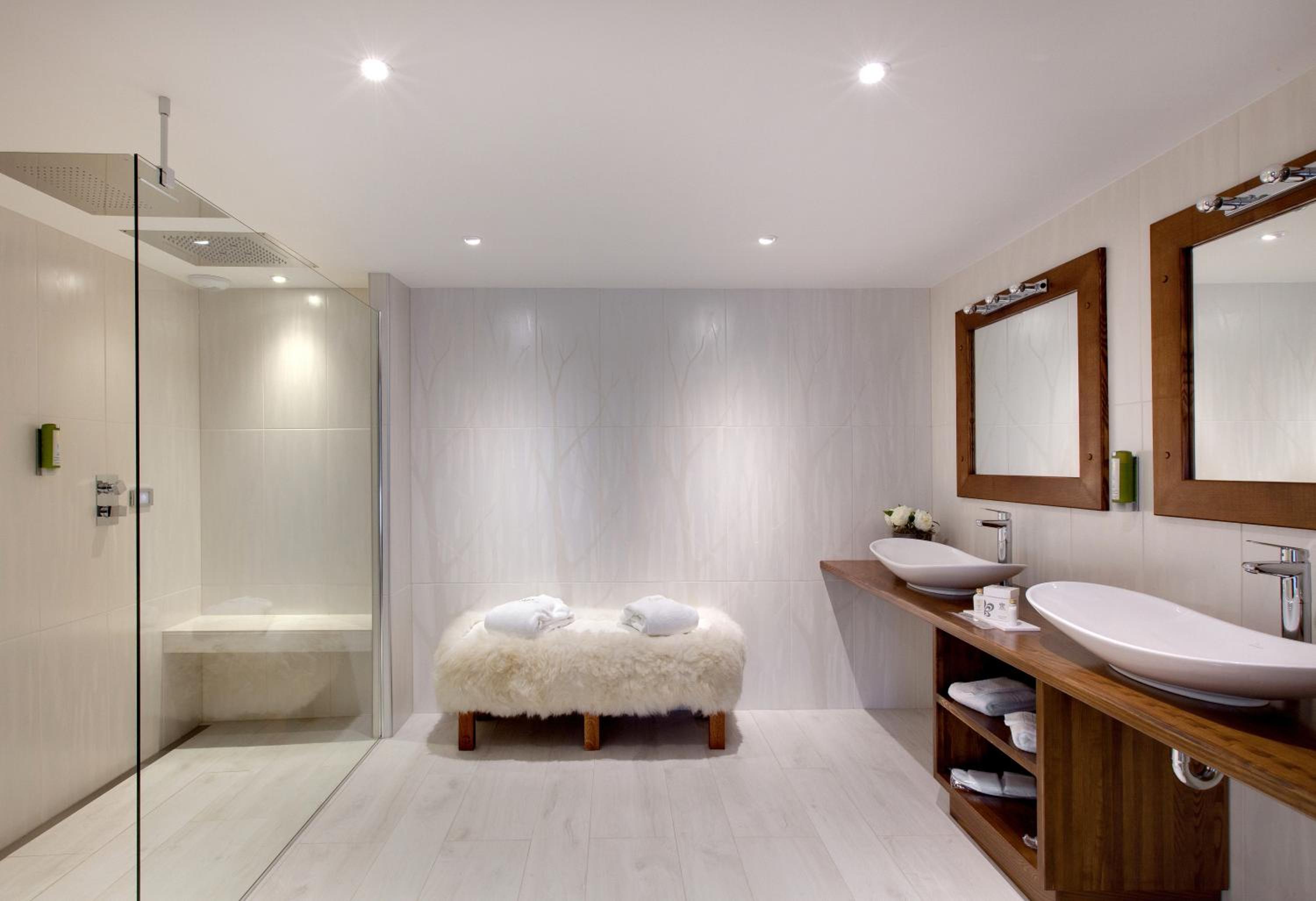 Top Suite with Hot Tub - Photo 6