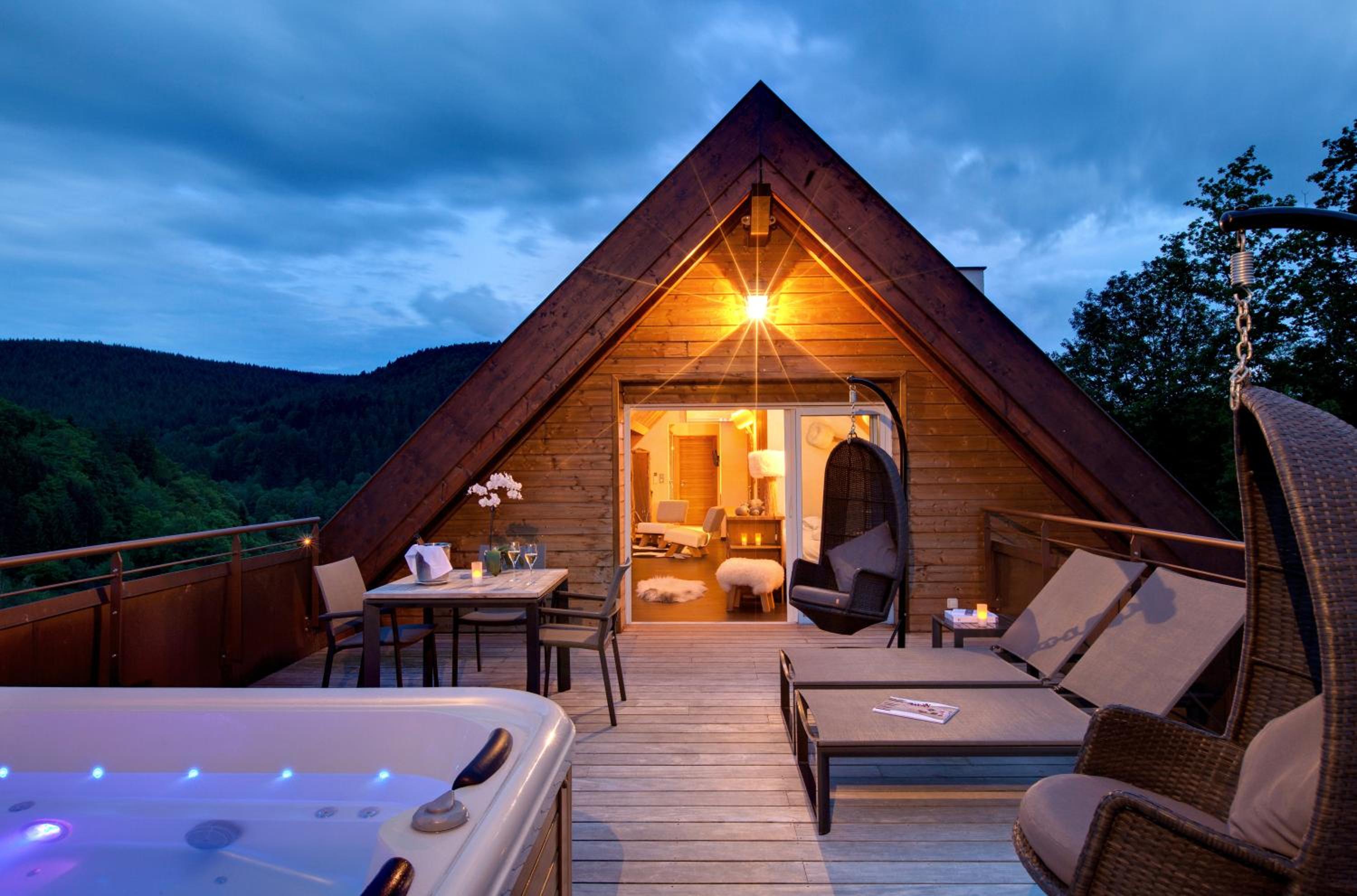 Top Suite with Hot Tub - Photo 2