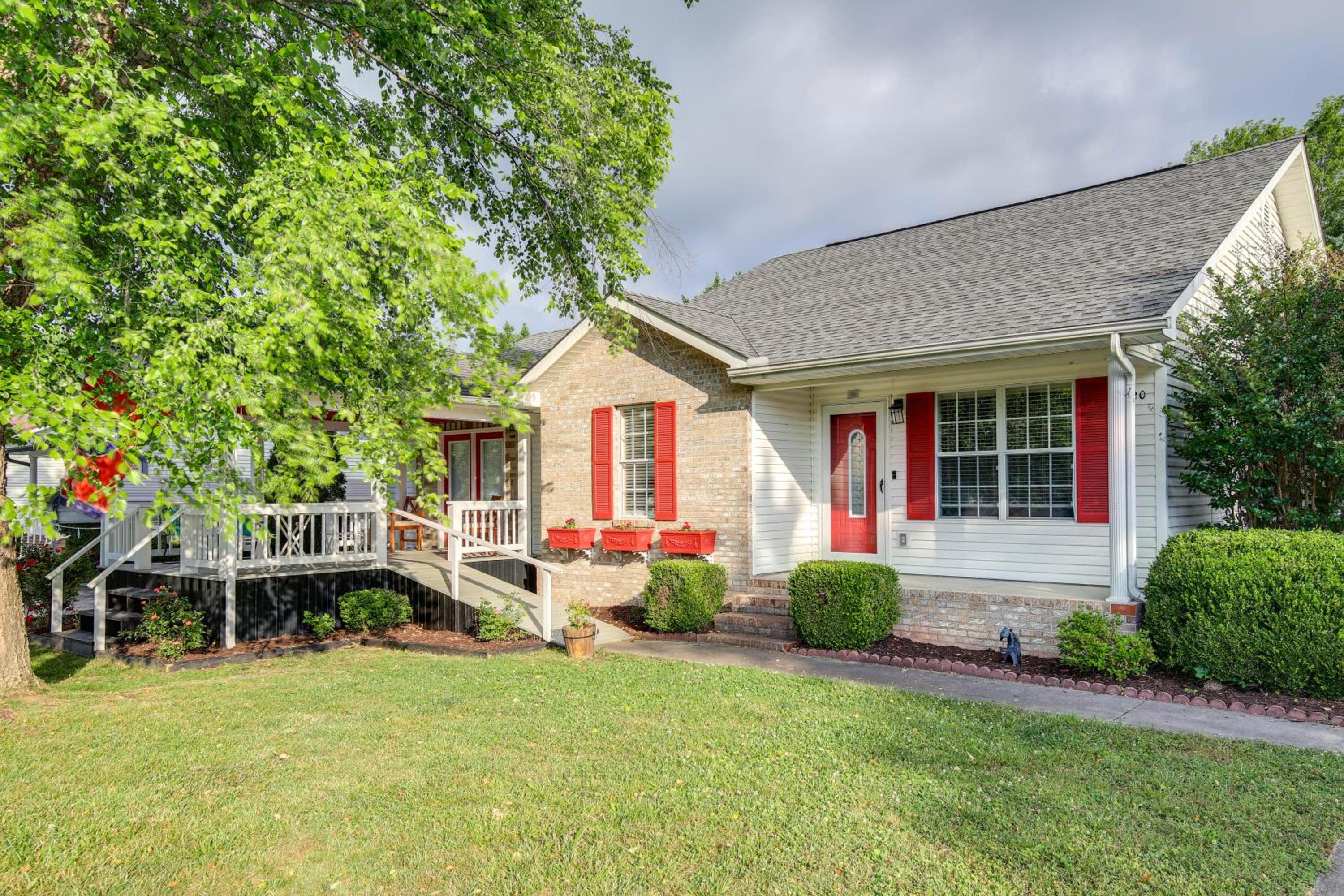 Three-Bedroom House photo 2