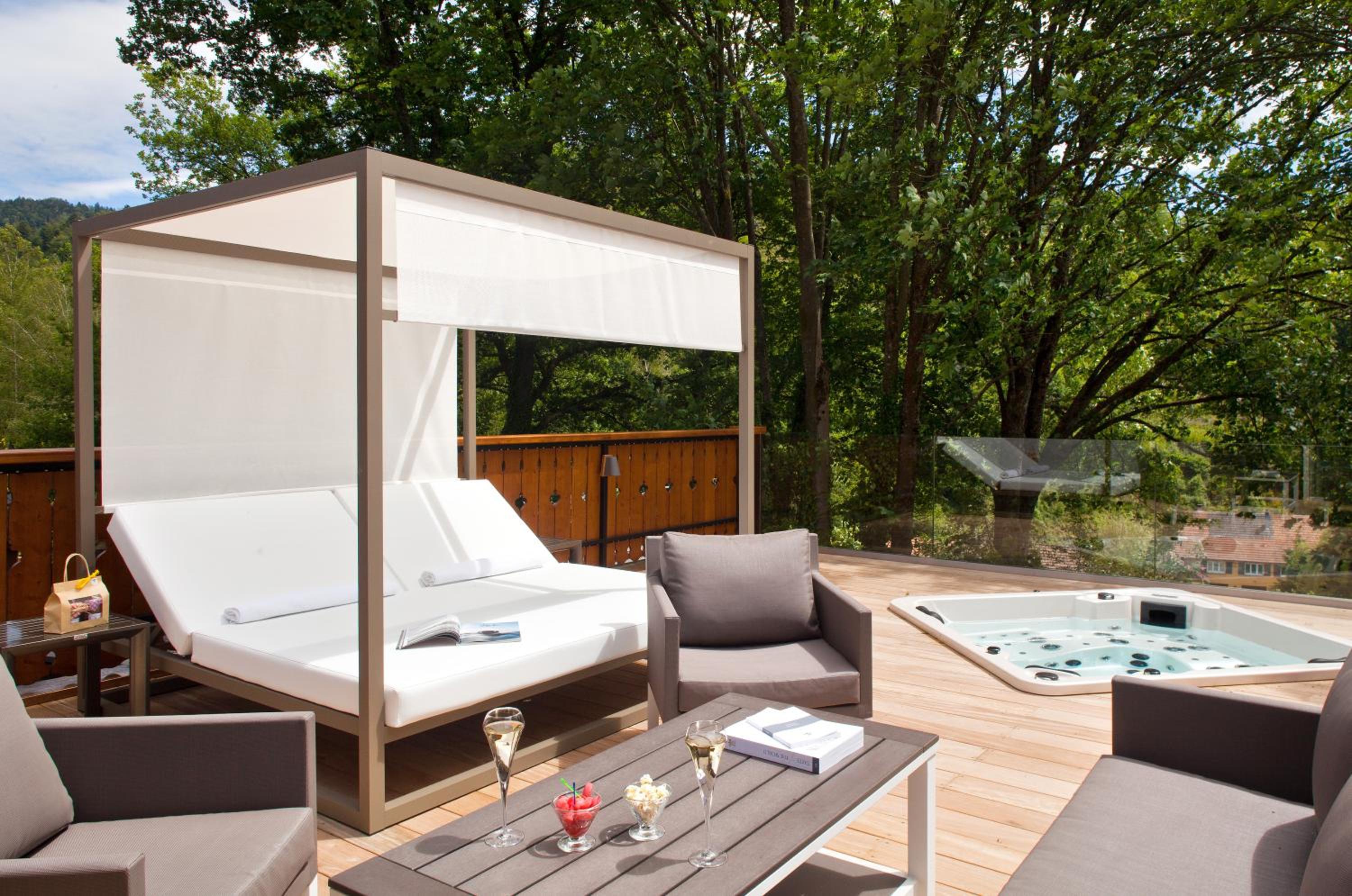 Top Suite with Hot Tub - Photo 4