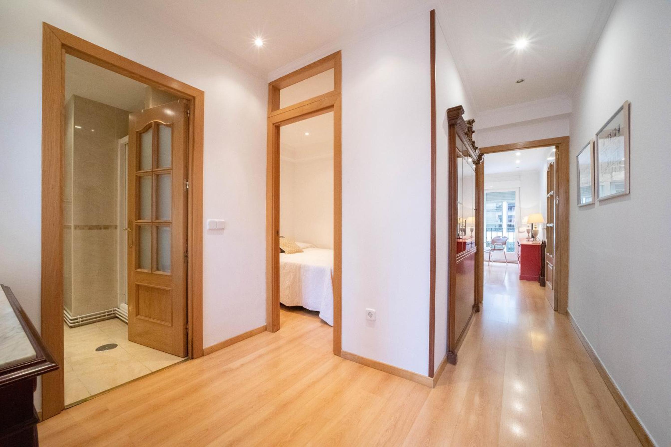 One-Bedroom Apartment photo 2