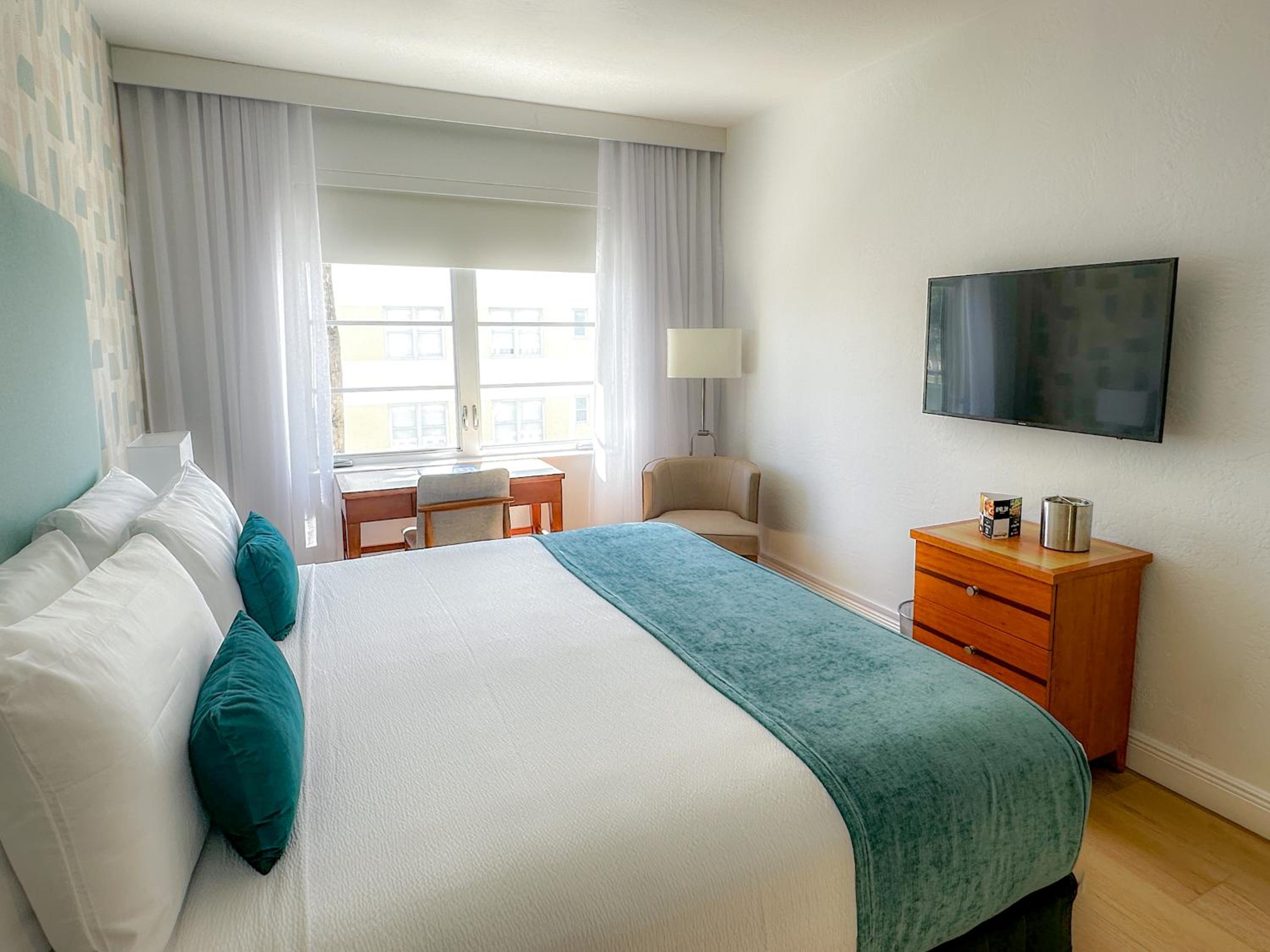Partial Ocean View King Room - Photo 2