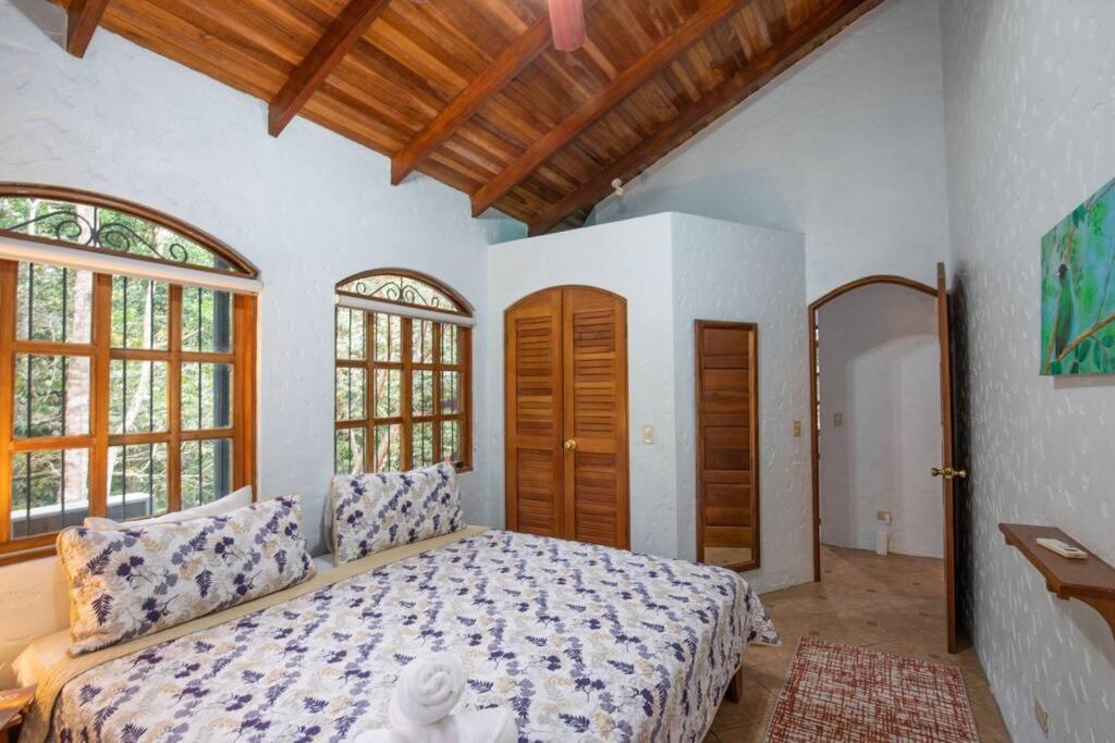 Three-Bedroom Villa photo 1