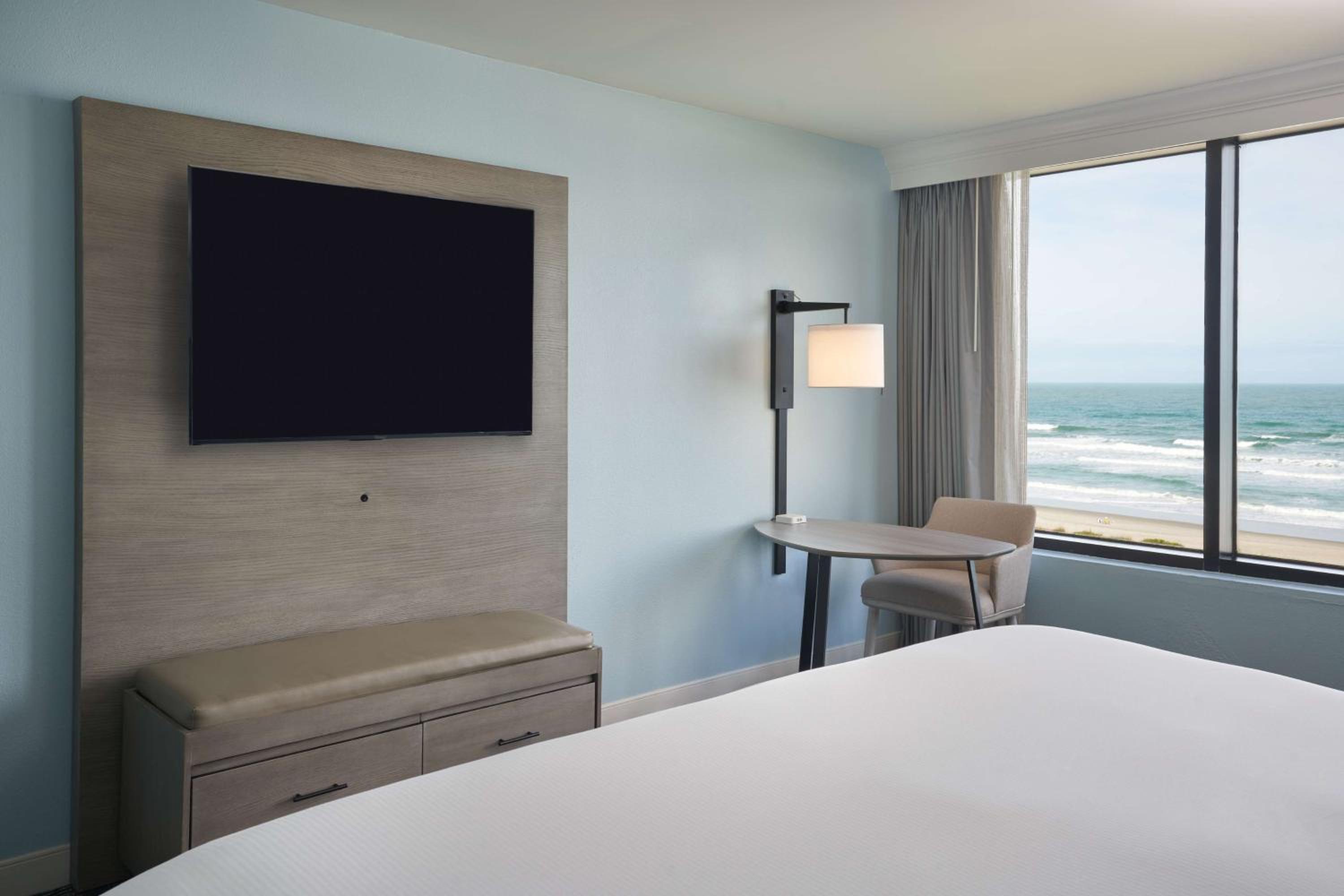 King Room with Ocean View - Non-Smoking - Photo 3