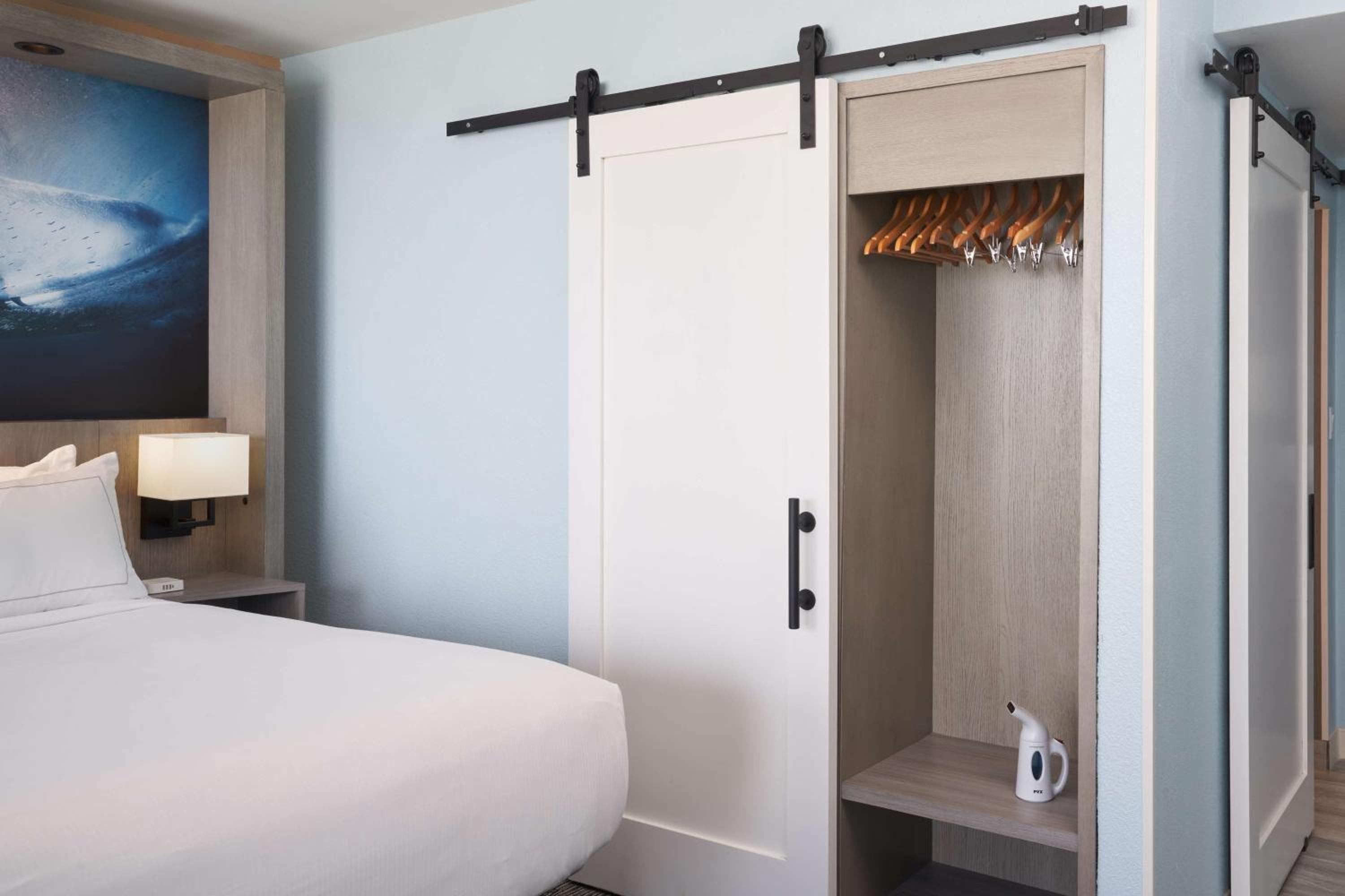 King Room with Ocean View - Non-Smoking - Photo 6